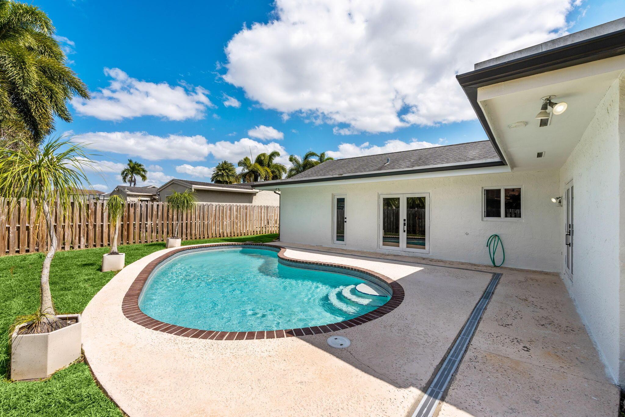 11831 NW 38th Place, Sunrise, FL 33323, Sunrise - Photo 5