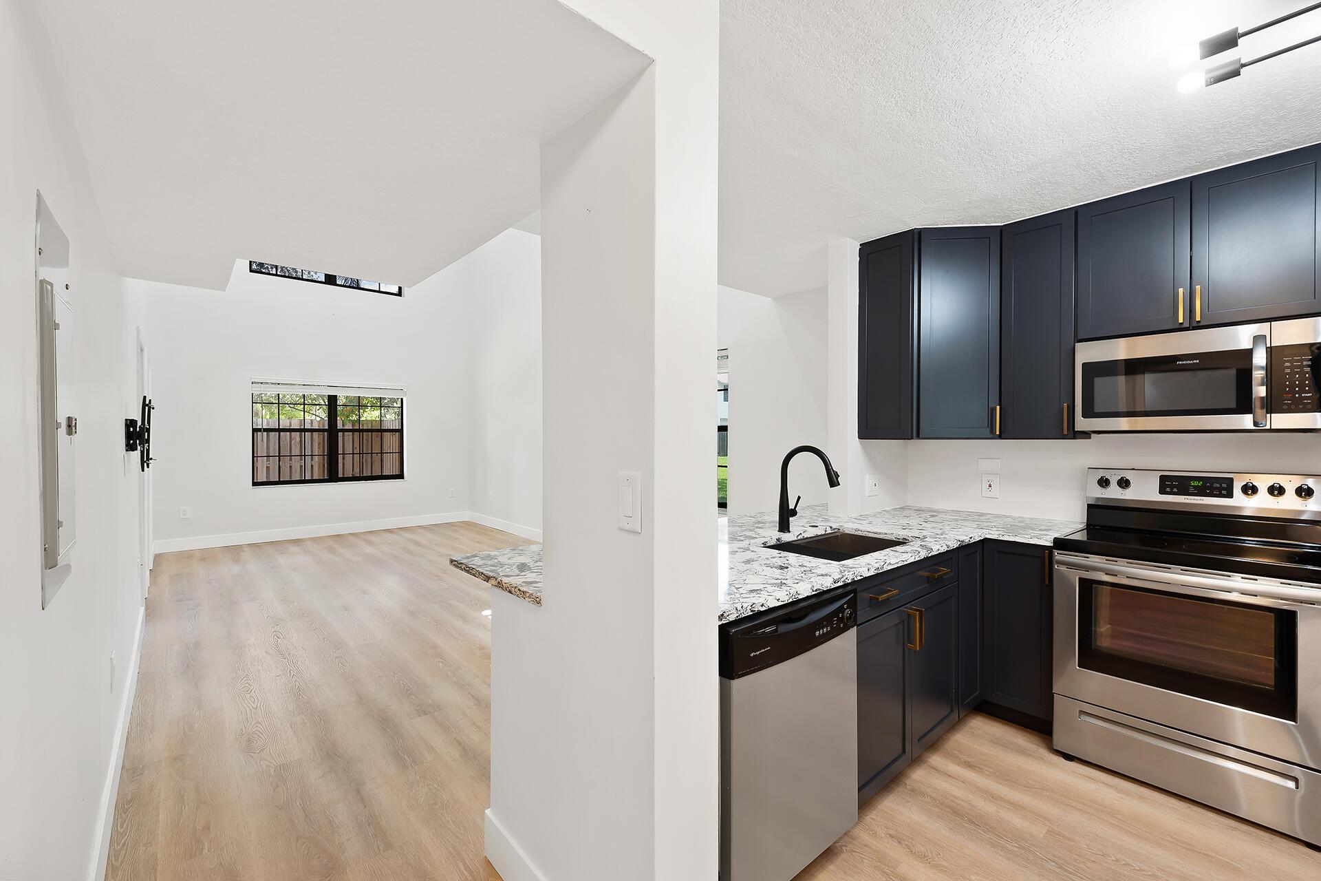 243 City View Drive, Fort Lauderdale, FL 33311, Fort Lauderdale - Photo 3