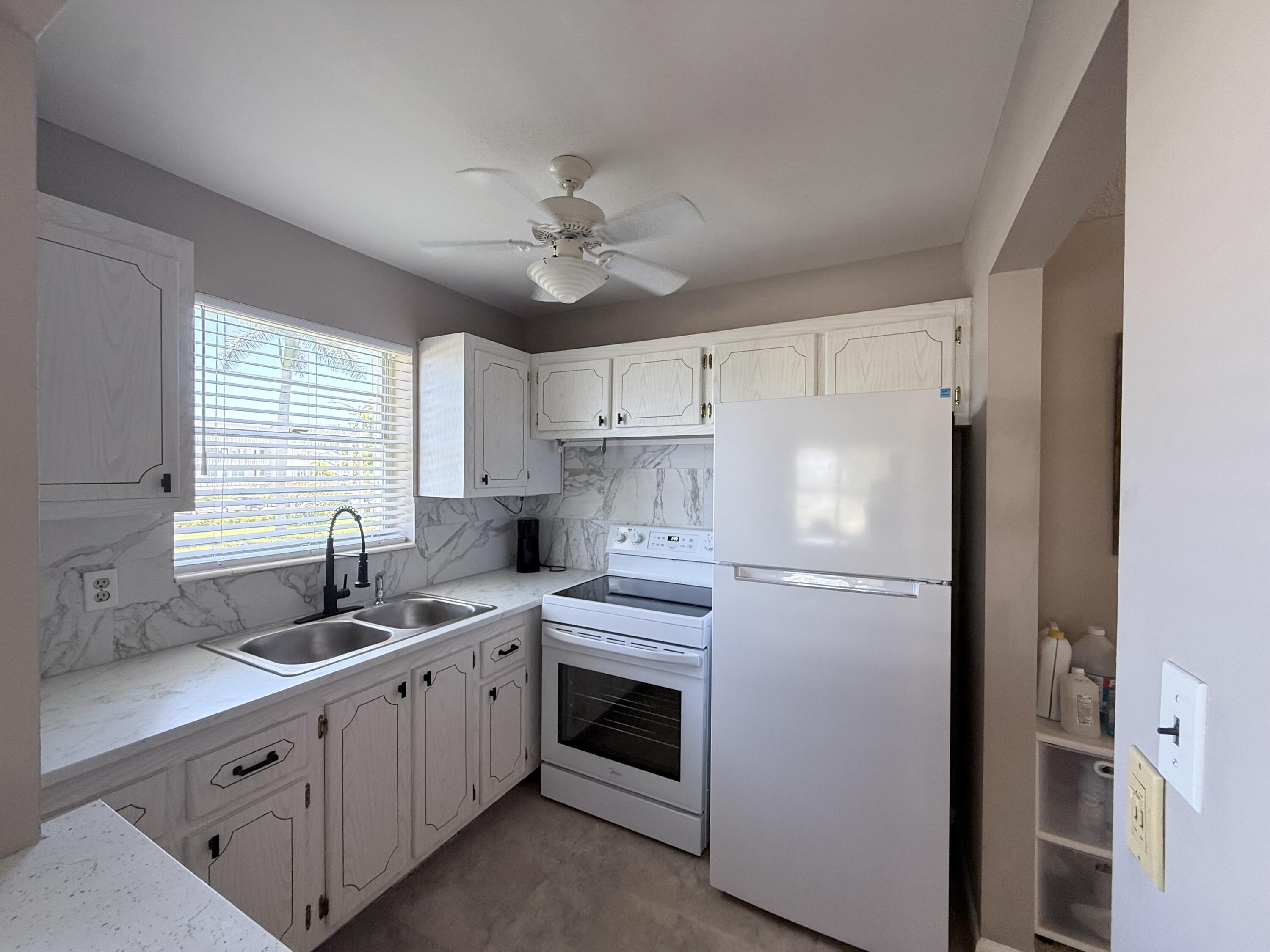 226 Windsor J, West Palm Beach, FL 33417, West Palm Beach - Photo 3