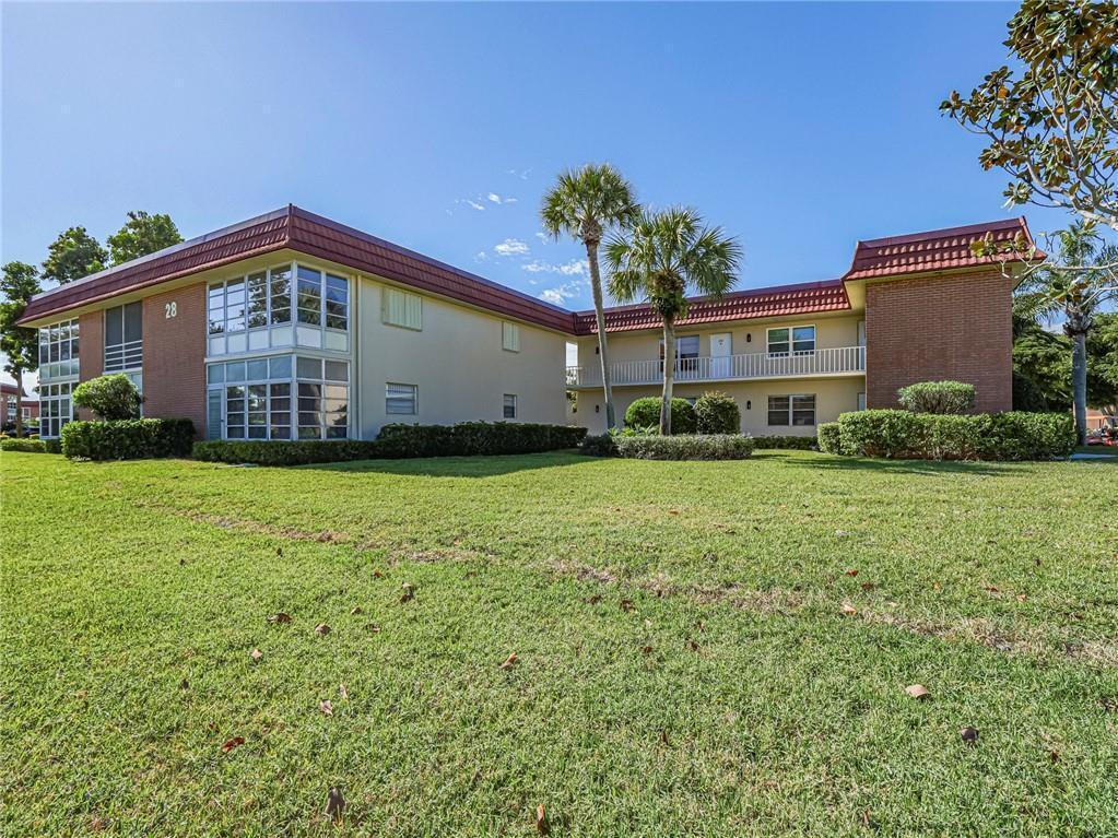 28 Pine Arbor Lane 101, Vero Beach, FL 32962, Vero Beach - Photo 2