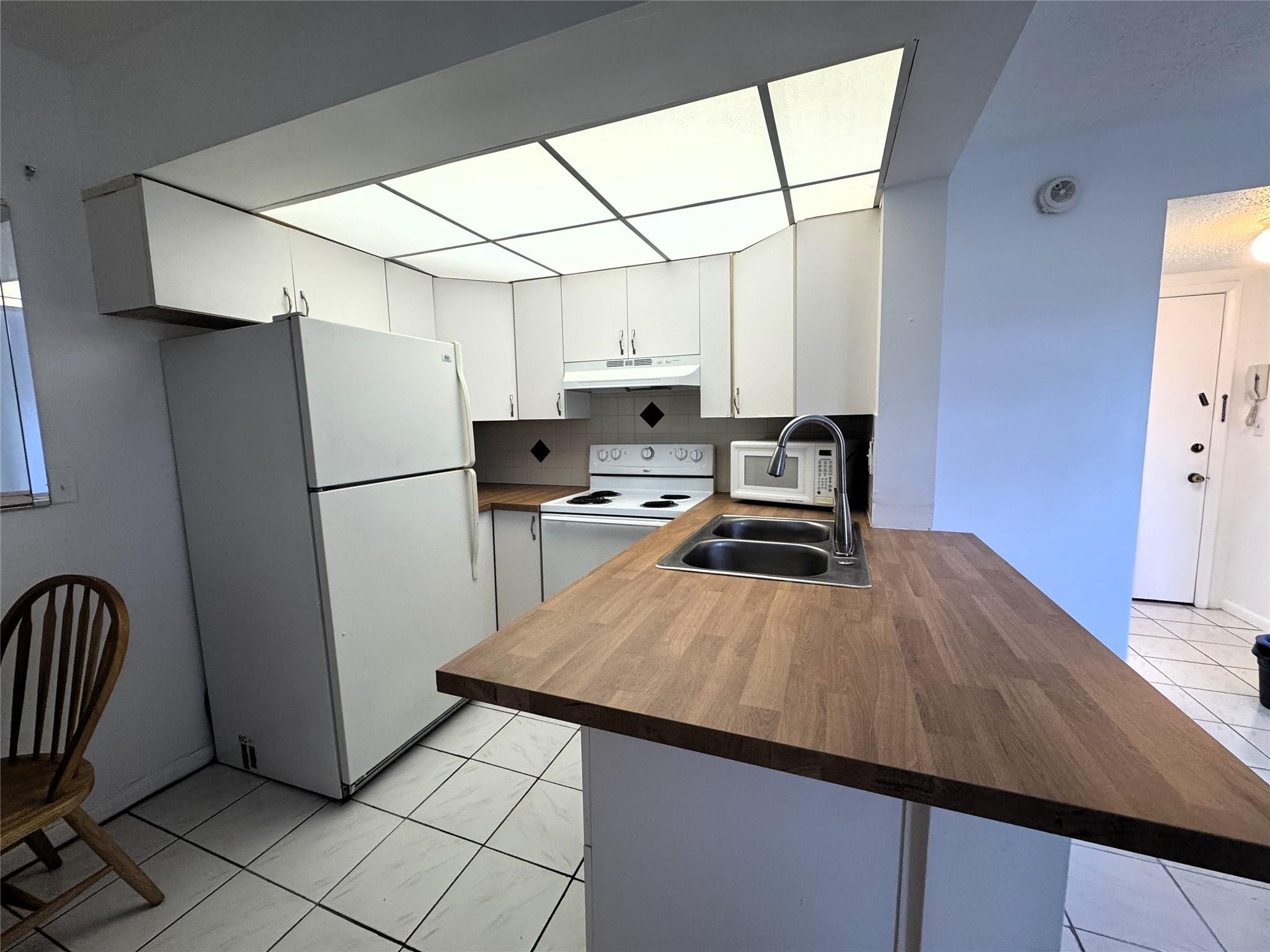 1701 Buchanan Street 203, Hollywood, FL 33020, Hollywood - Photo 3