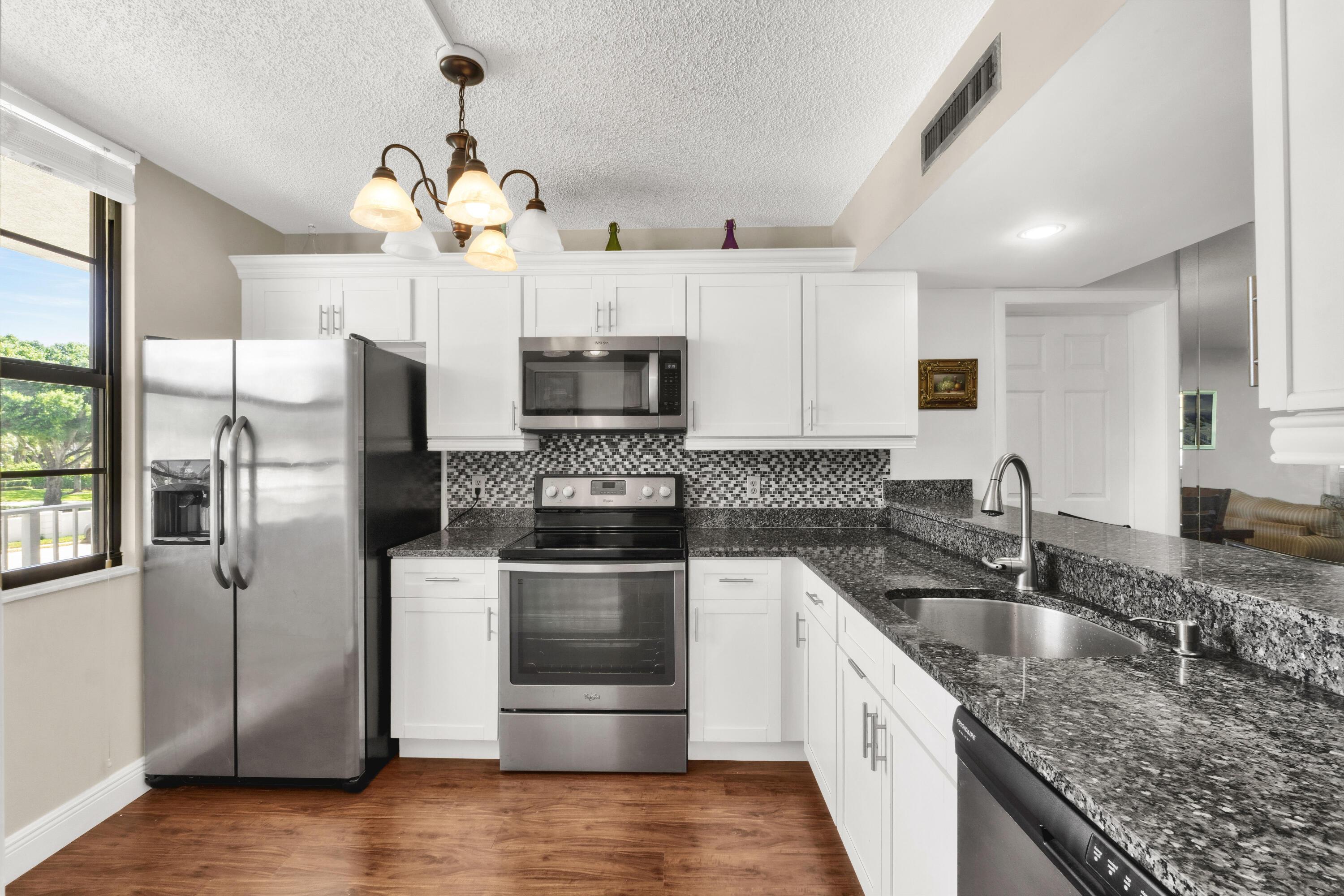 3716 Whitehall Drive 202, West Palm Beach, FL 33401, West Palm Beach - Photo 2