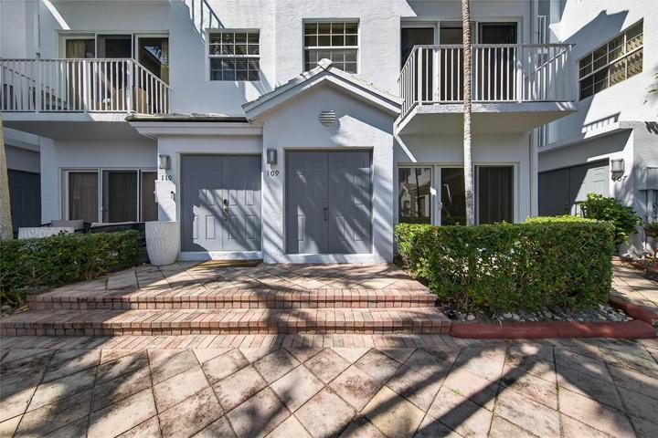 2725 NE 8th Avenue 109, Wilton Manors, FL 33334, Wilton Manors - Photo 2