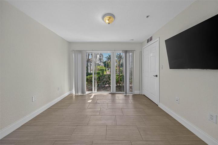 2725 NE 8th Avenue 109, Wilton Manors, FL 33334, Wilton Manors - Photo 4