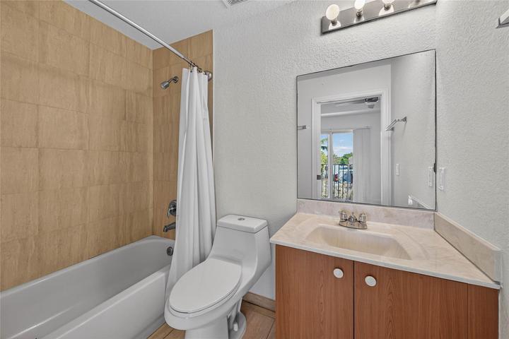 2725 NE 8th Avenue 109, Wilton Manors, FL 33334, Wilton Manors - Photo 5