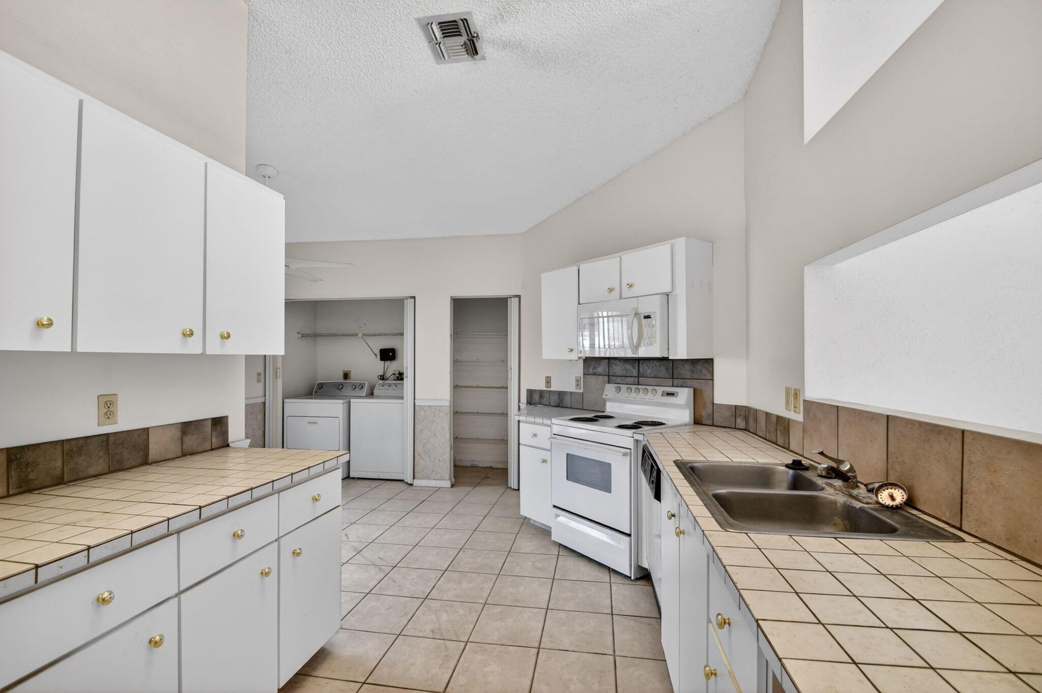 9 Corrie Place, Boynton Beach, FL 33426, Boynton Beach - Photo 5