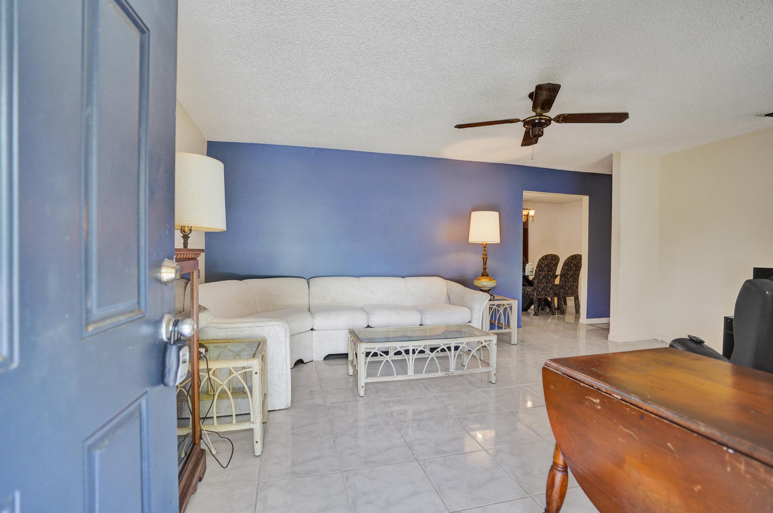 2886 Floral Road, Lake Worth, FL 33462, Lake Worth - Photo 2