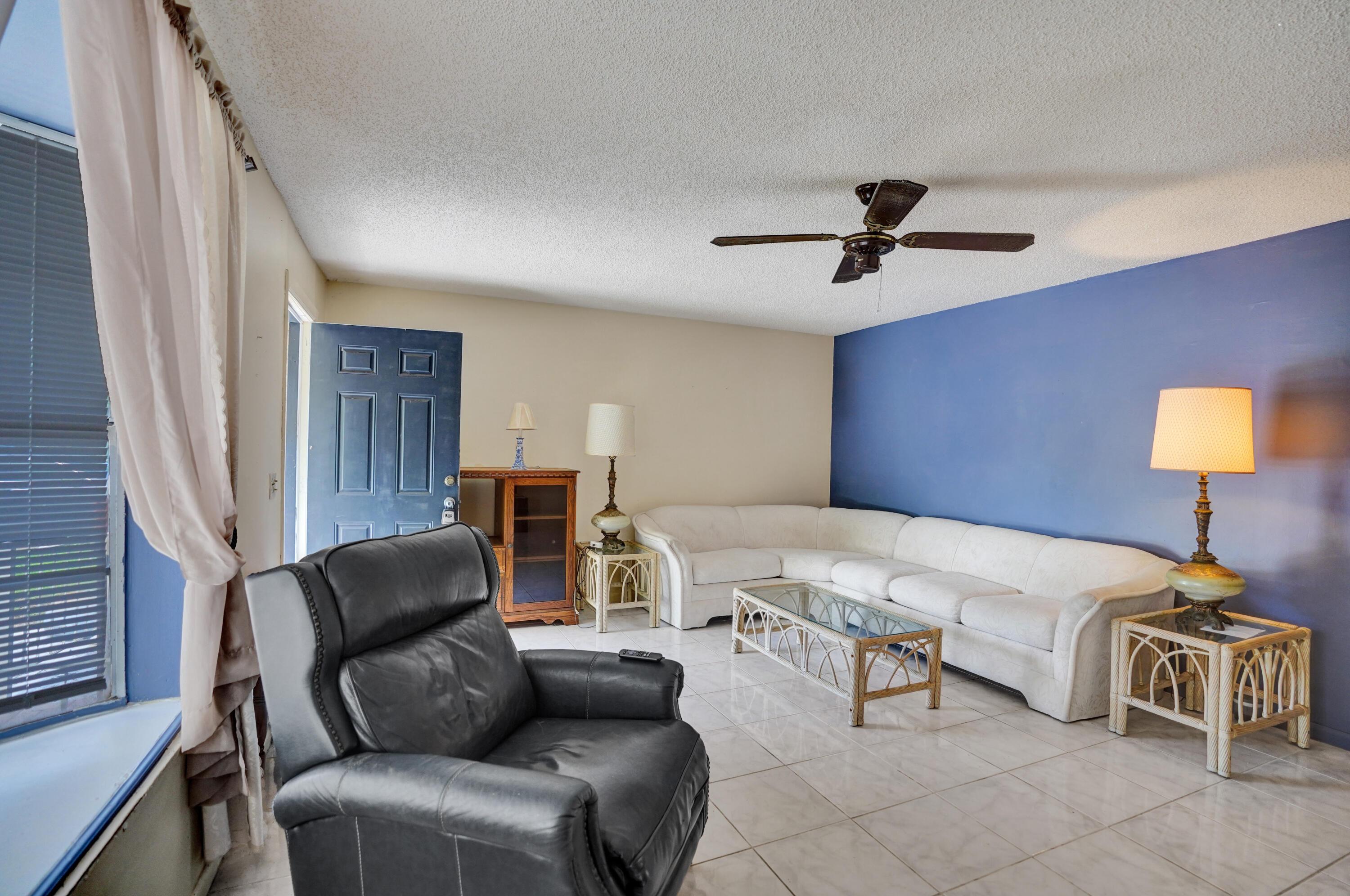 2886 Floral Road, Lake Worth, FL 33462, Lake Worth - Photo 3