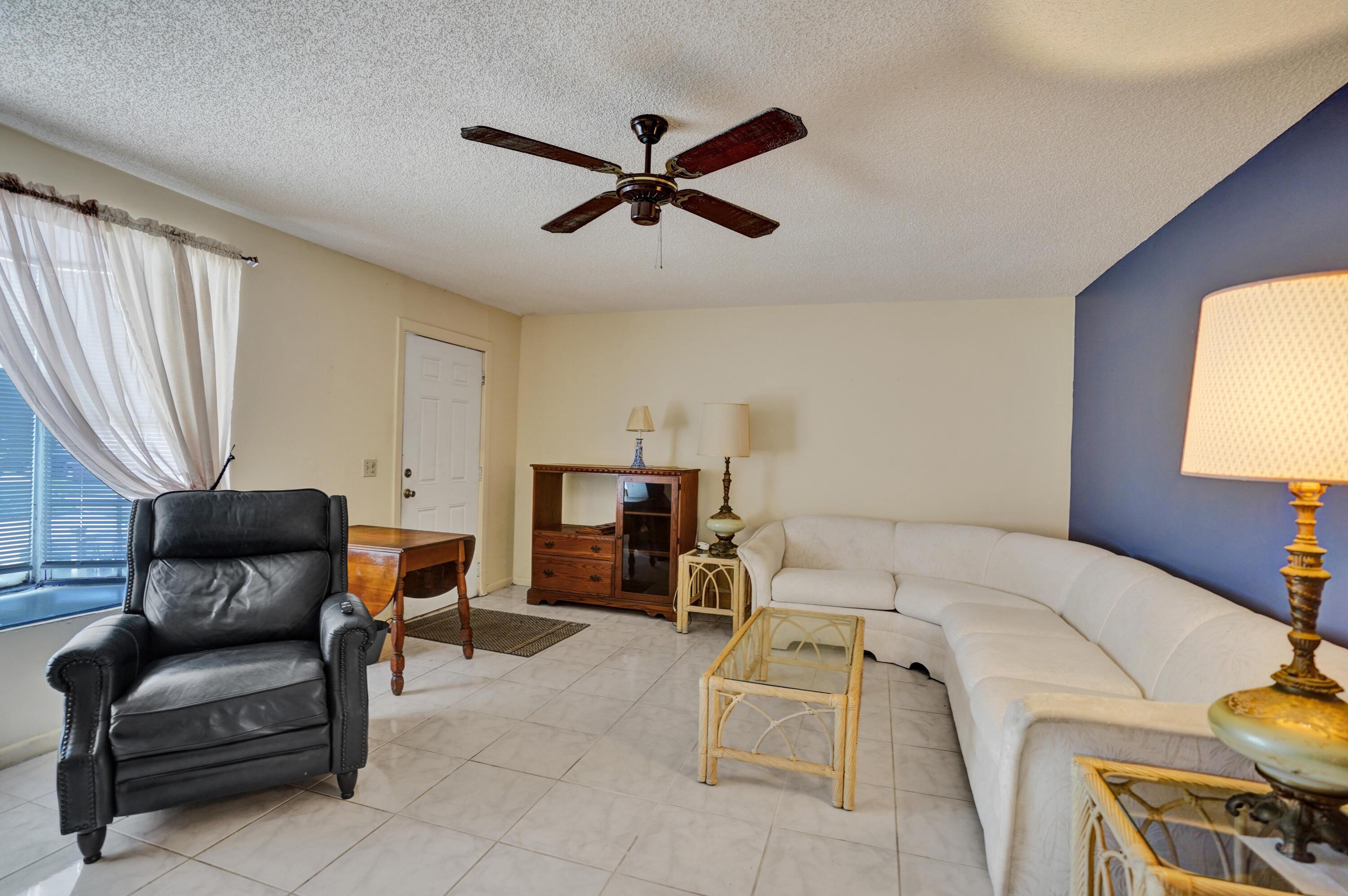 2886 Floral Road, Lake Worth, FL 33462, Lake Worth - Photo 4