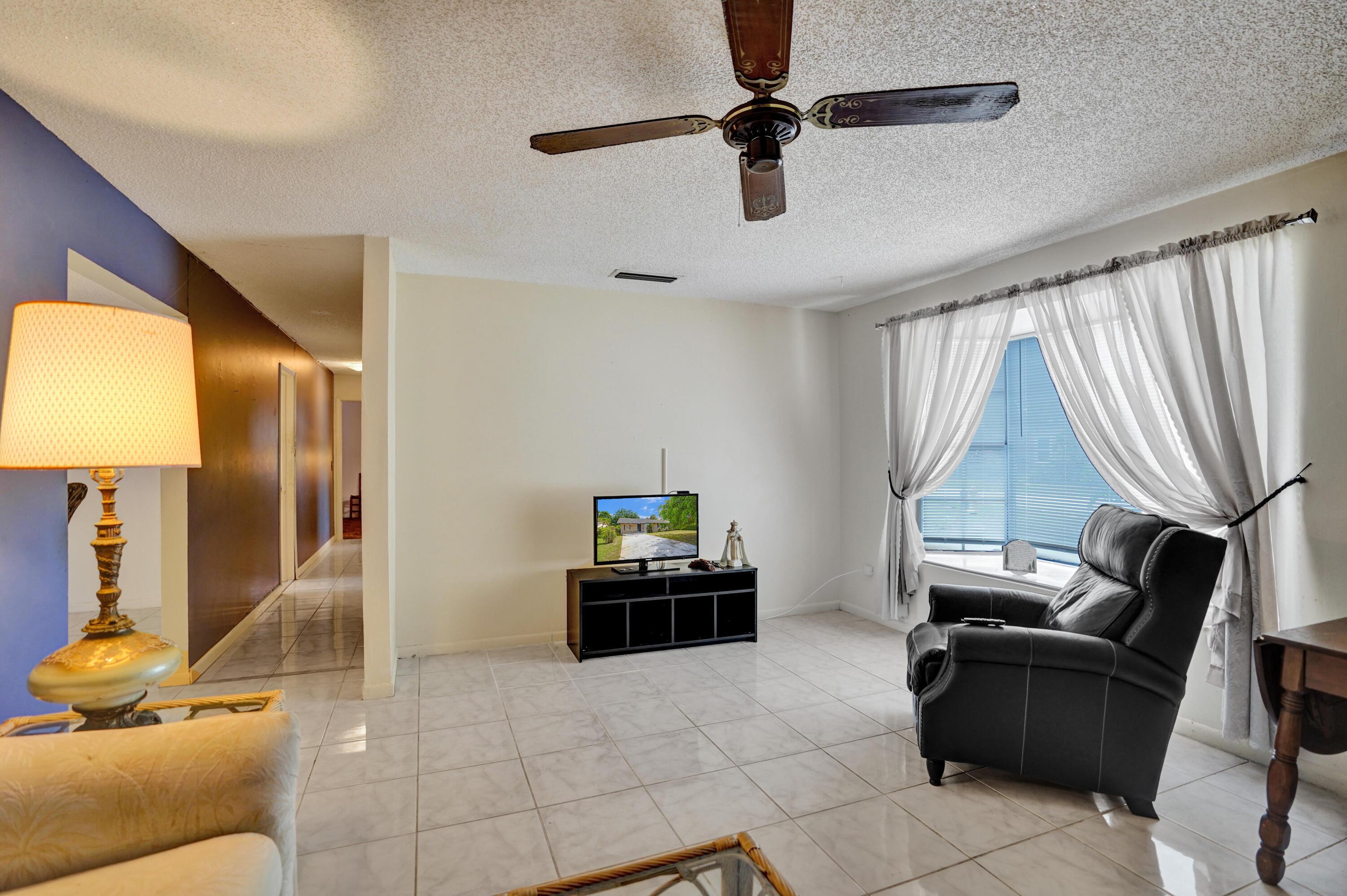 2886 Floral Road, Lake Worth, FL 33462, Lake Worth - Photo 5