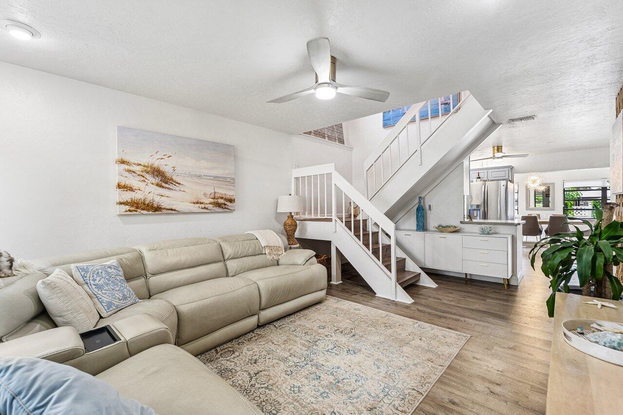 2101 N Palm Circle, North Palm Beach, FL 33408, North Palm Beach - Photo 3