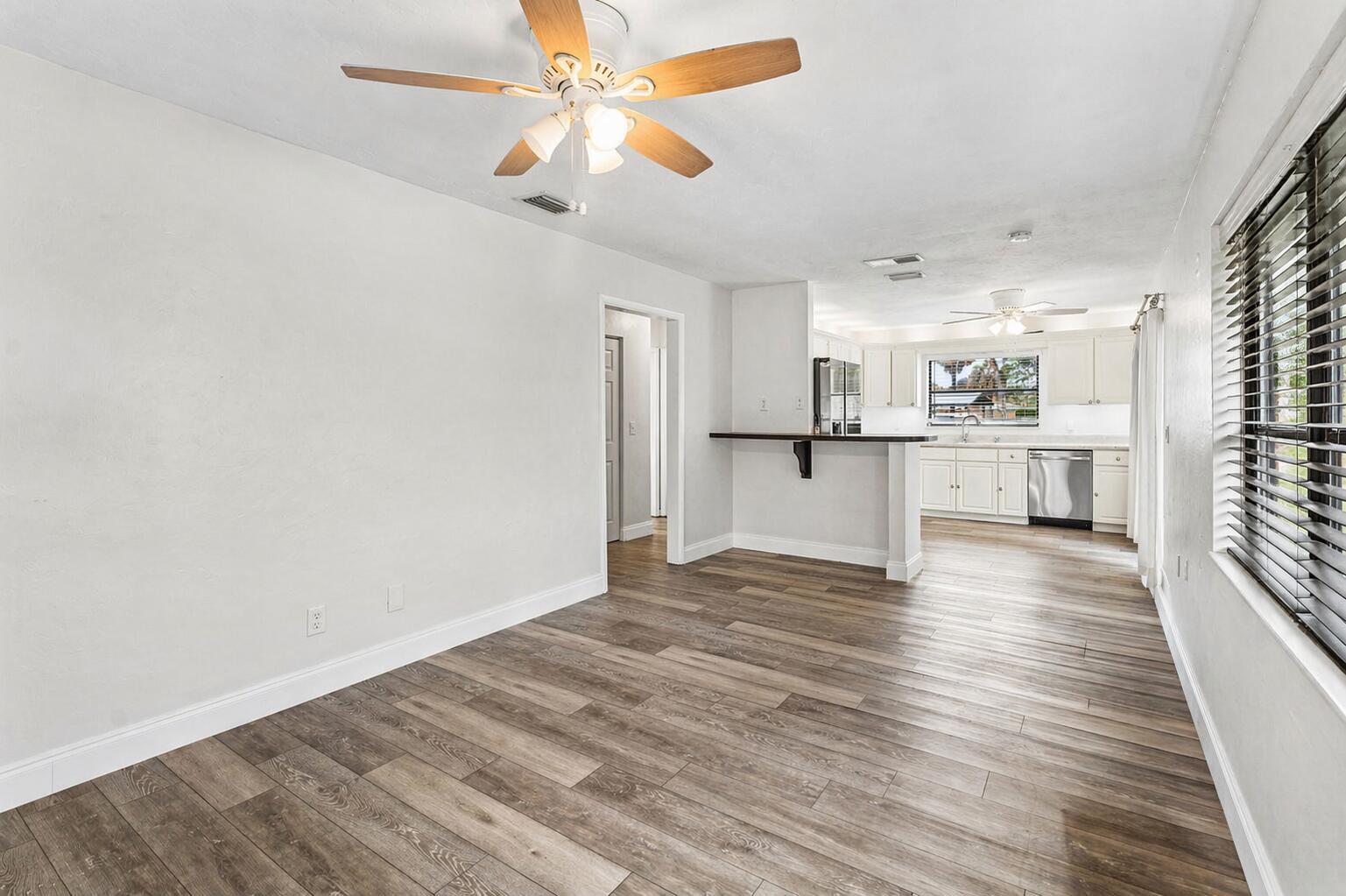 2101 N Palm Circle, North Palm Beach, FL 33408, North Palm Beach - Photo 5