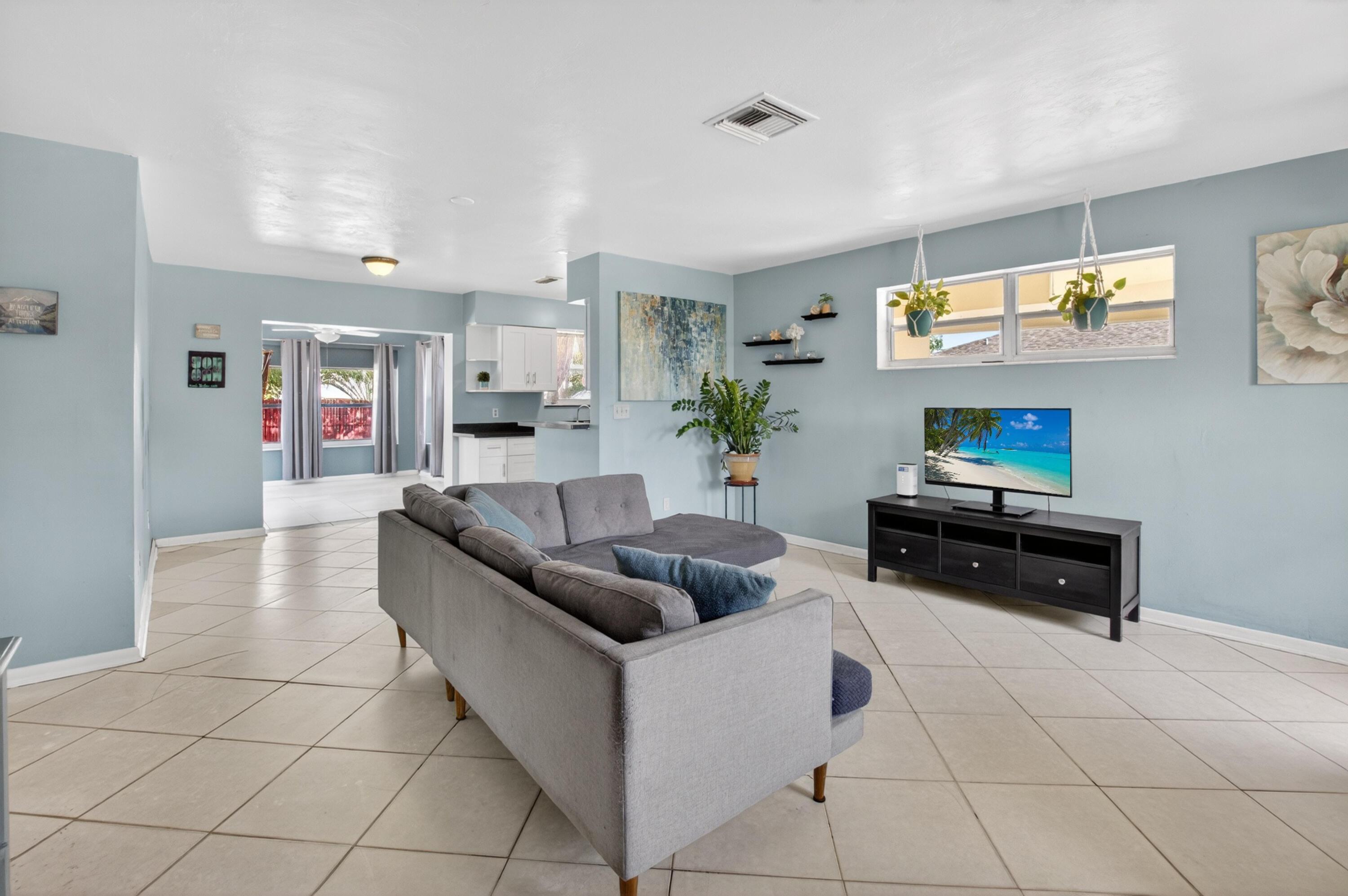 144 NW 9th Avenue, Delray Beach, FL 33444, Delray Beach - Photo 2