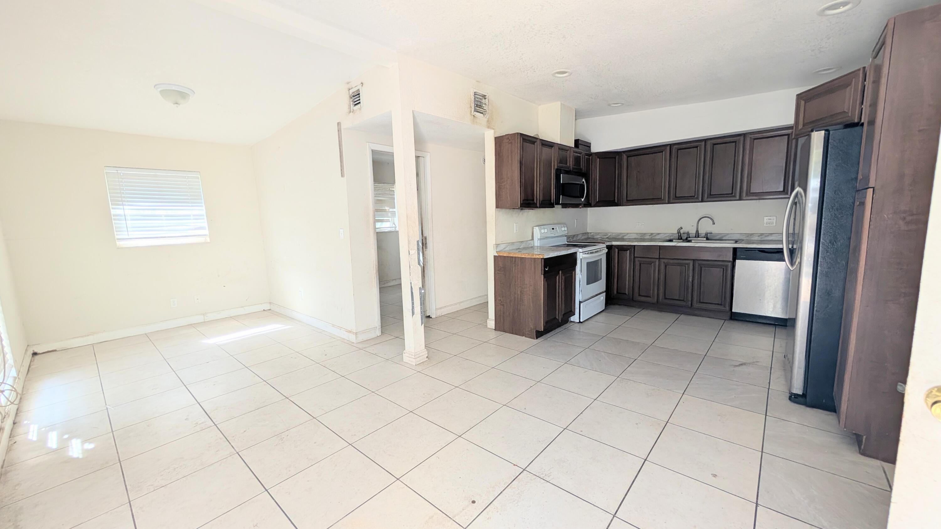 490 Tulip Tree Drive, Lake Worth, FL 33462, Lake Worth - Photo 3