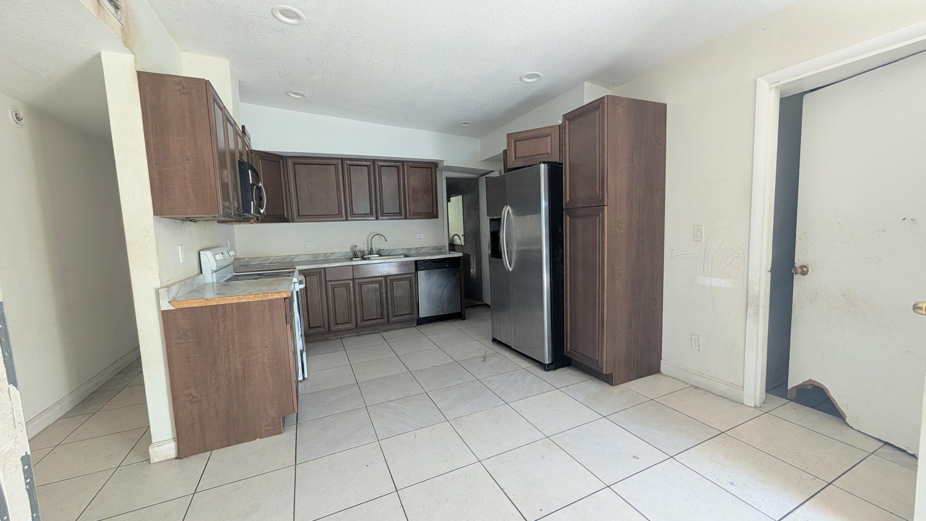 490 Tulip Tree Drive, Lake Worth, FL 33462, Lake Worth - Photo 4