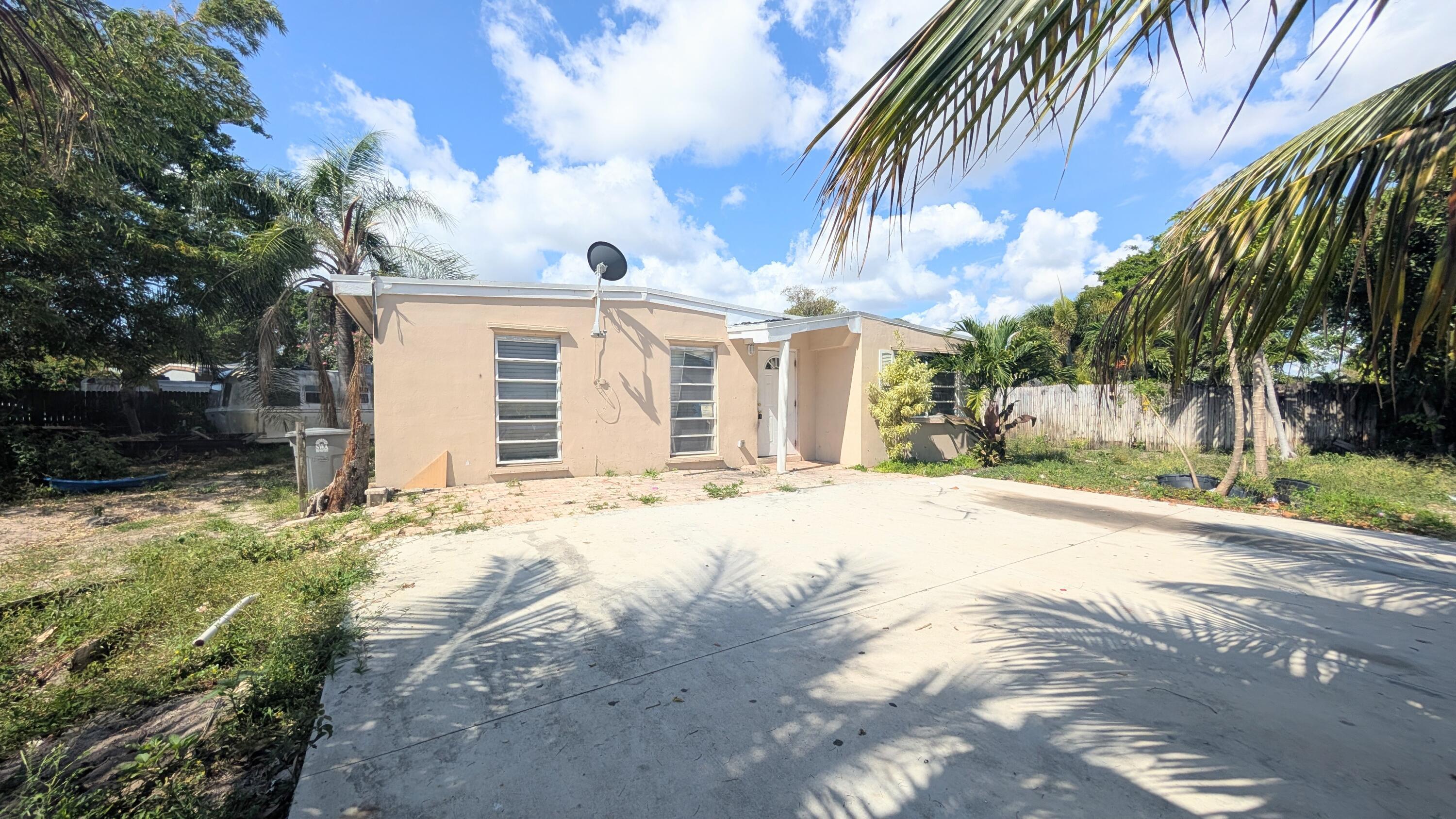 490 Tulip Tree Drive, Lake Worth, FL 33462, Lake Worth - Photo 2