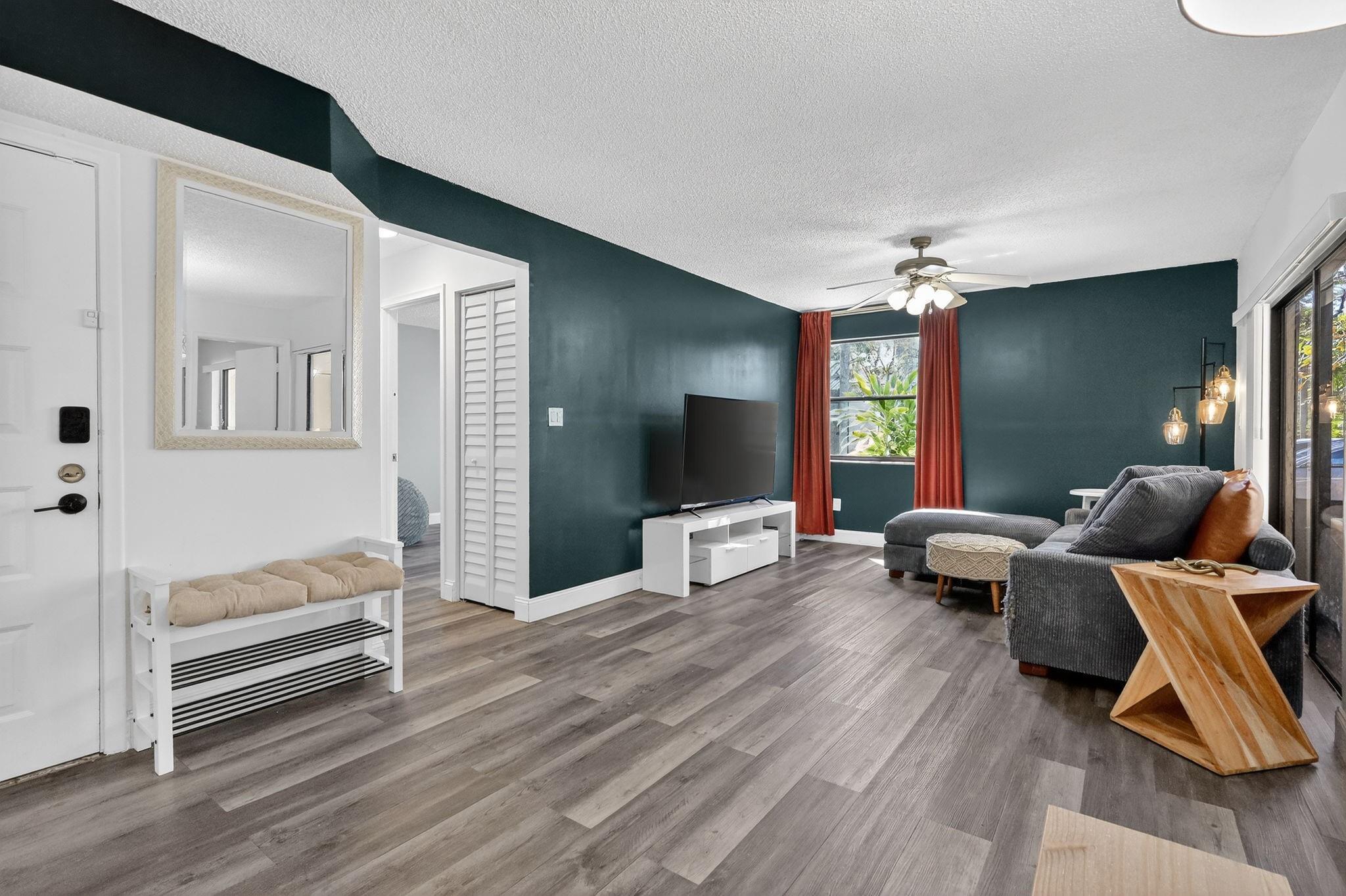 20110 NE 3rd Court 5, Miami, FL 33179, Miami - Photo 4