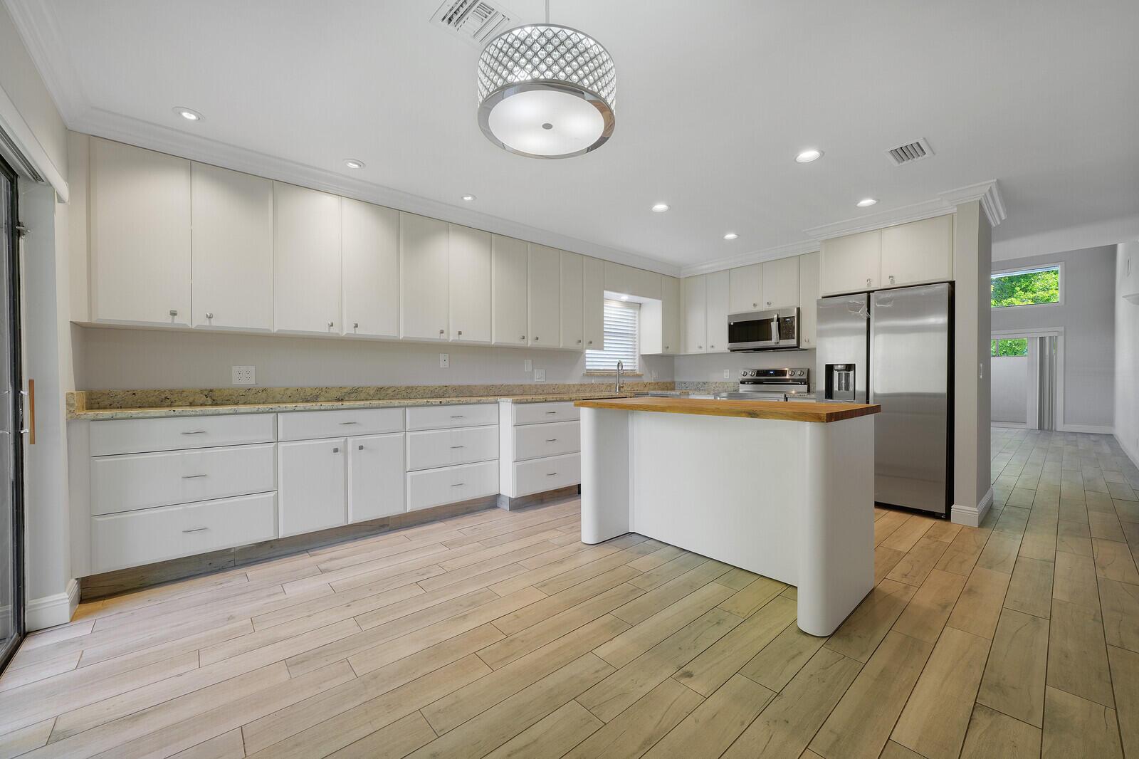 683 Dover Street 683,685, Boca Raton, FL 33487, Boca Raton - Photo 4