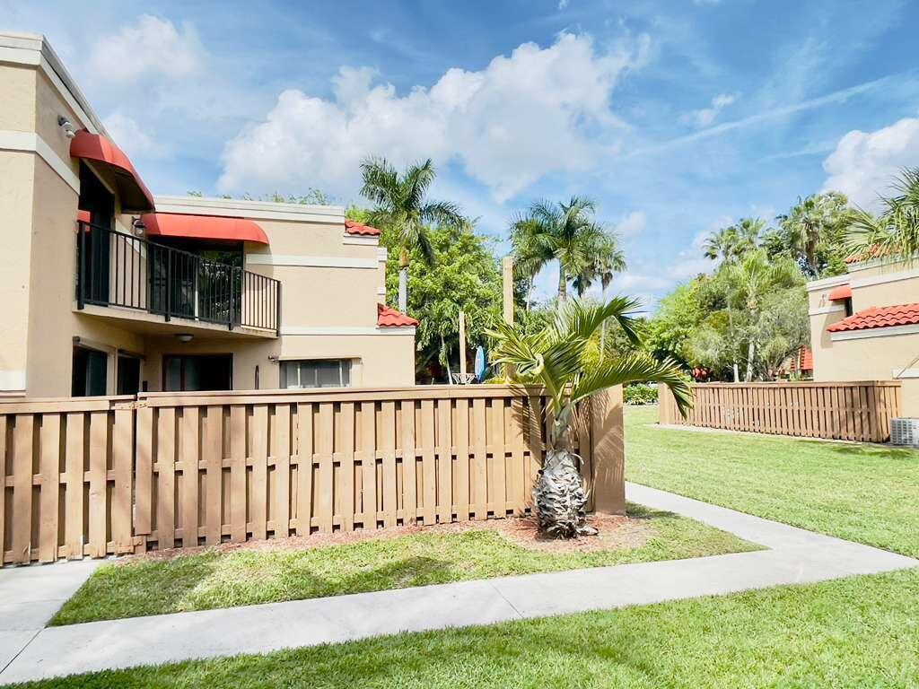 8206 Severn Drive Unit C, Boca Raton, FL 33433, Boca Raton - Photo 2