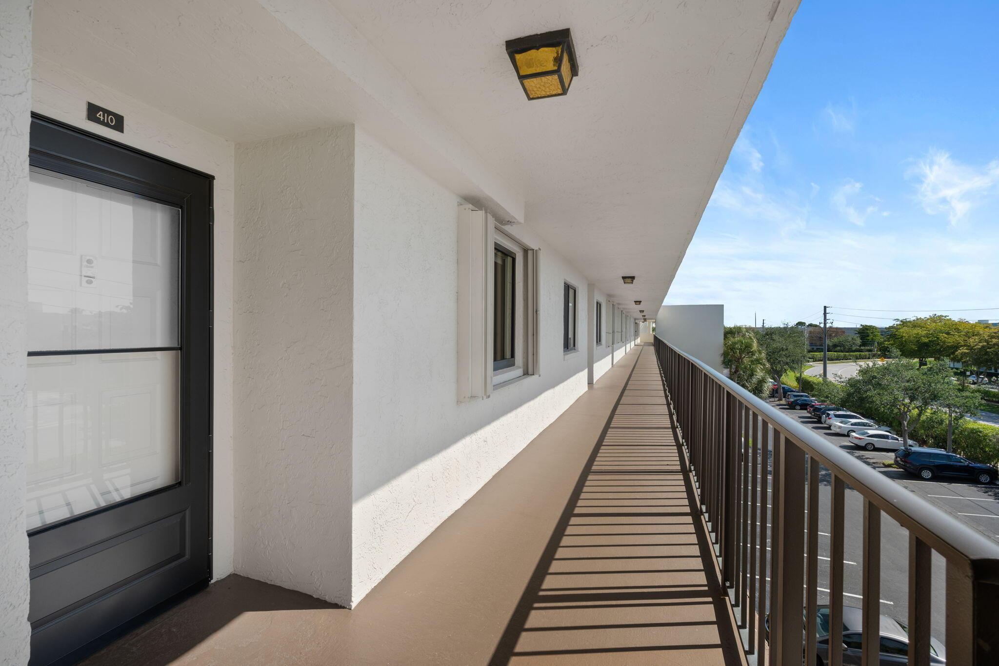 3138 Via Poinciana 410, Lake Worth, FL 33467, Lake Worth - Photo 2