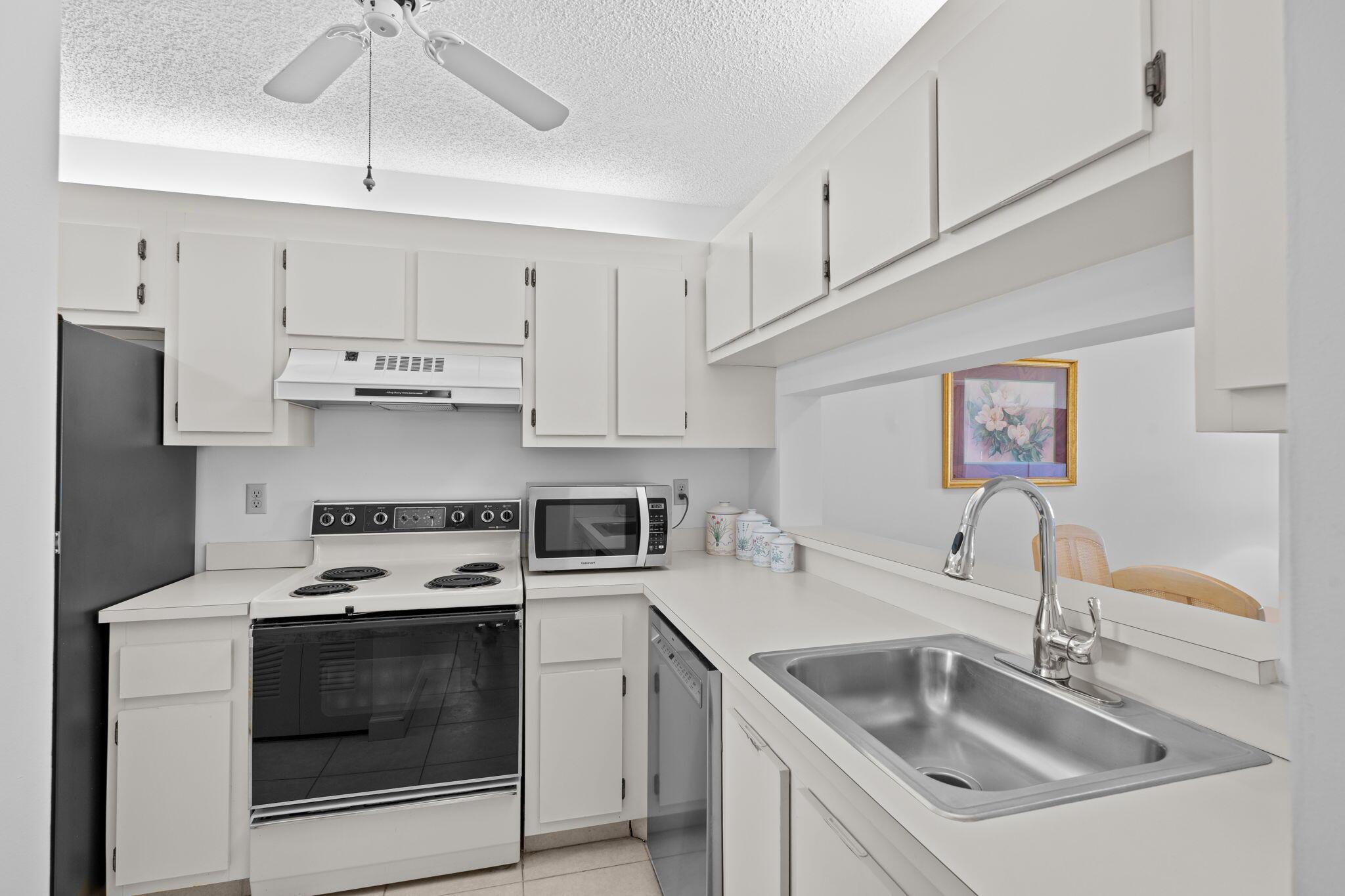 3138 Via Poinciana 410, Lake Worth, FL 33467, Lake Worth - Photo 4