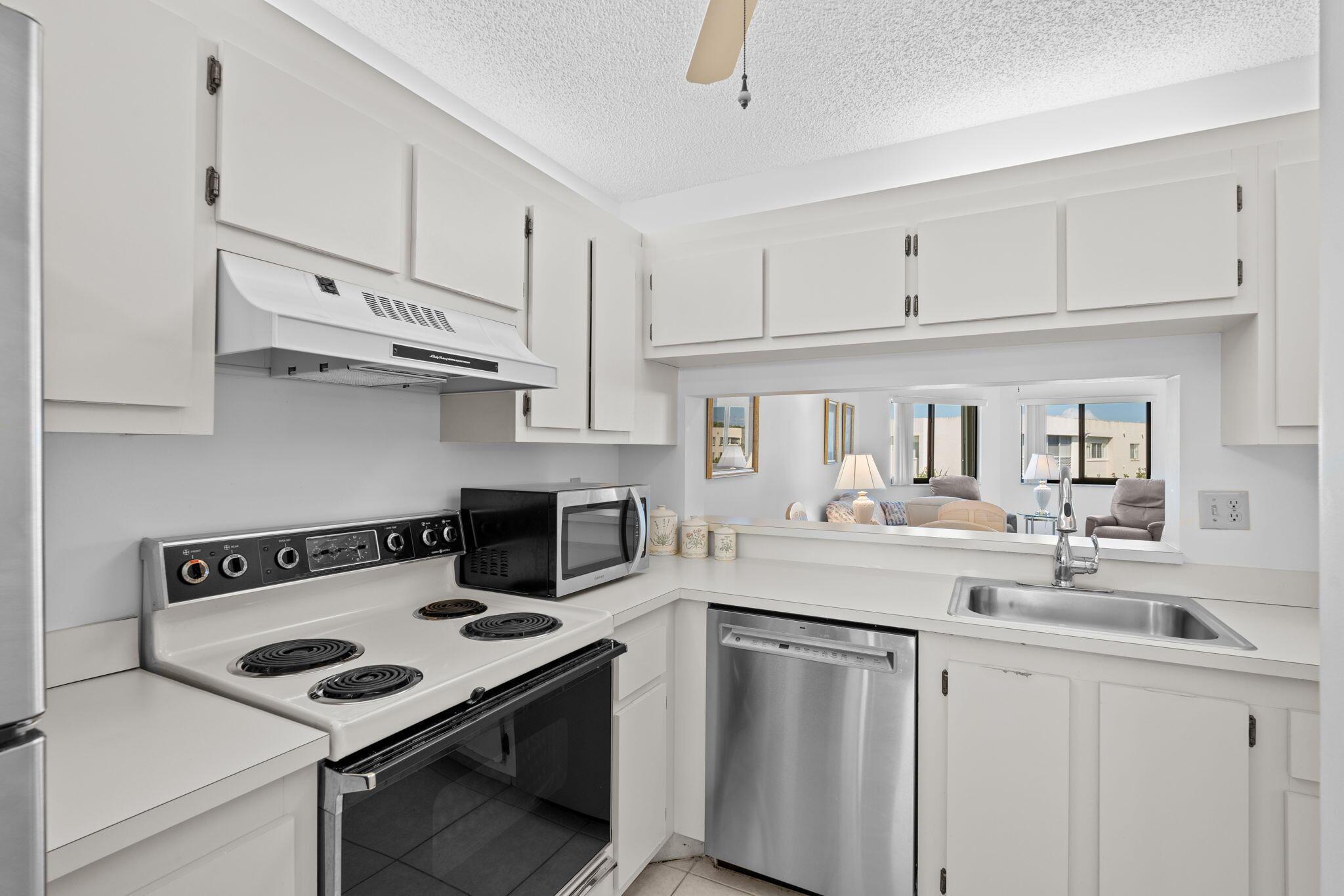 3138 Via Poinciana 410, Lake Worth, FL 33467, Lake Worth - Photo 5