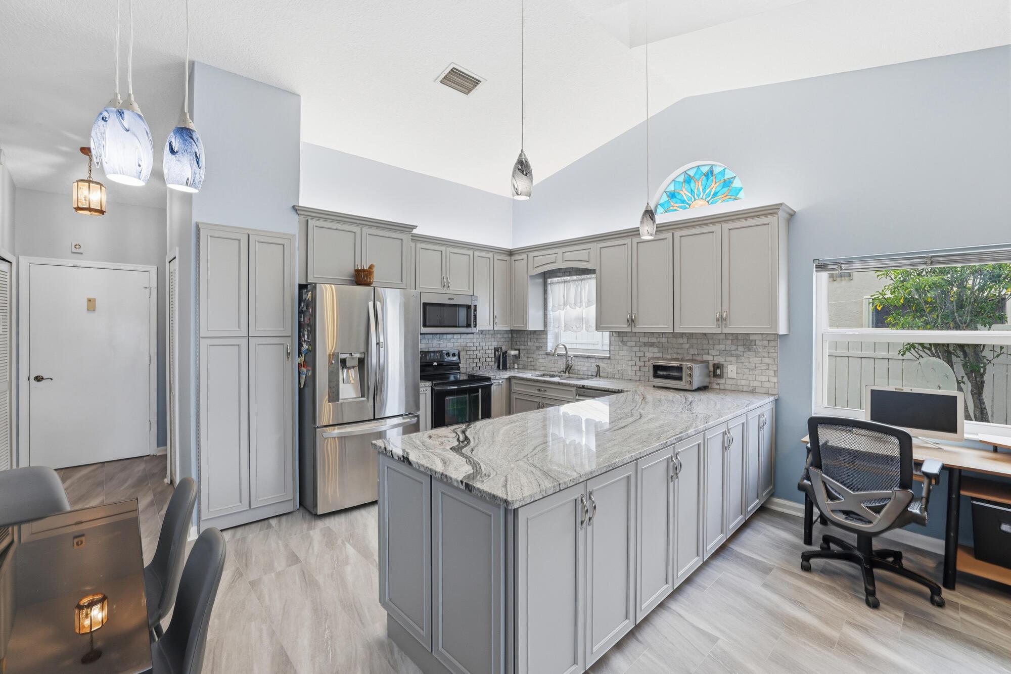 191 Parkwood Drive, Royal Palm Beach, FL 33411, Royal Palm Beach - Photo 5