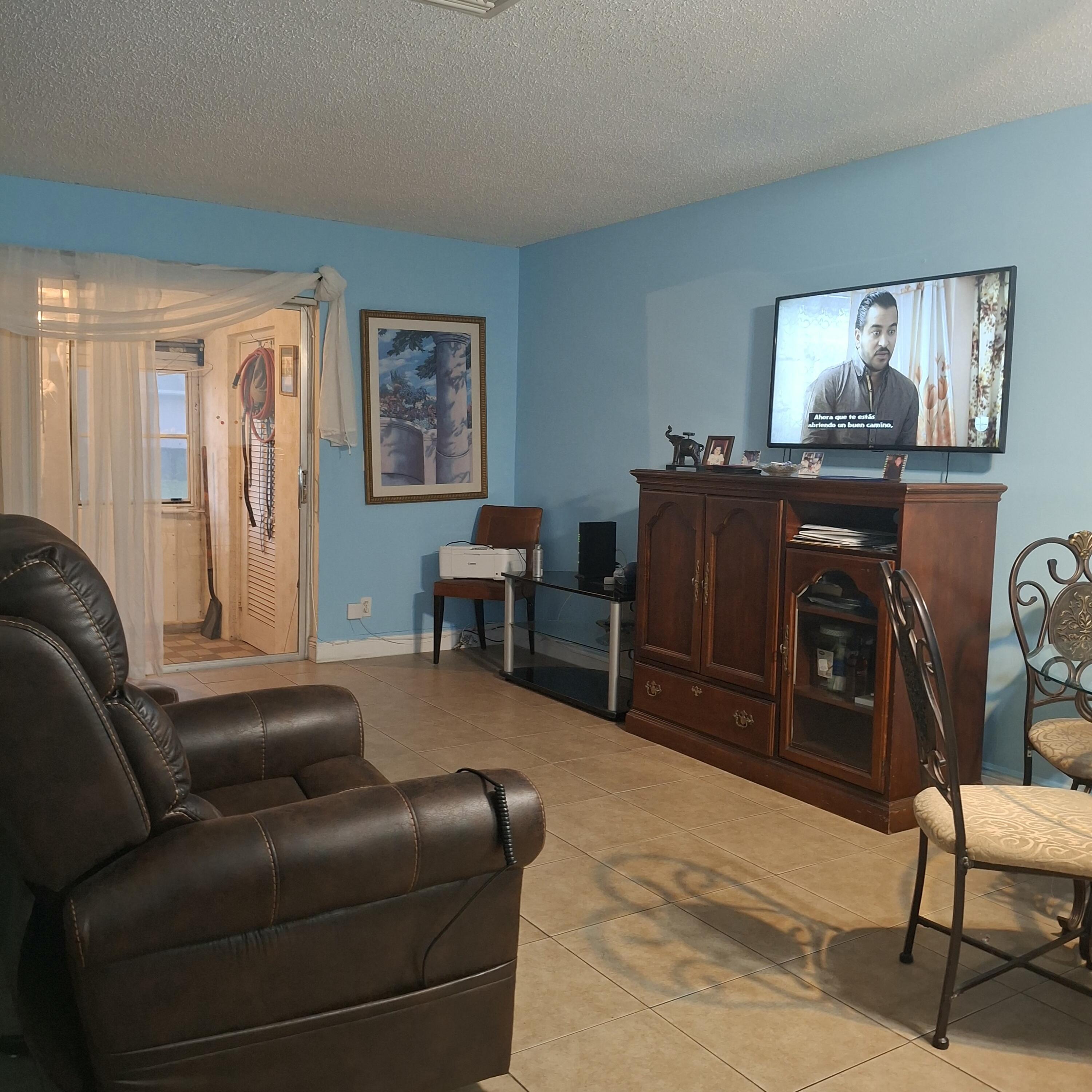 2569 Dudley Drive W D, West Palm Beach, FL 33415, West Palm Beach - Photo 2