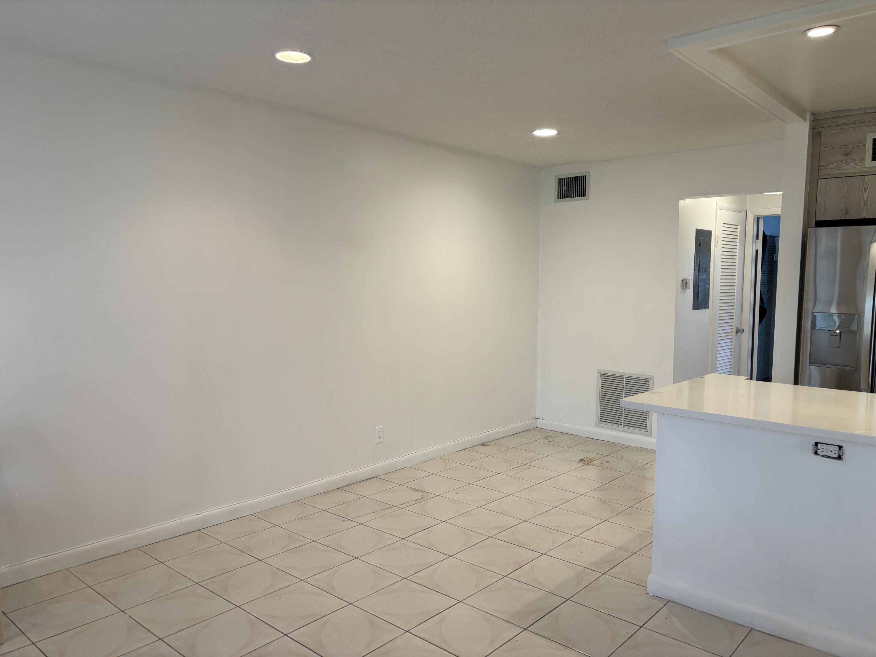 223 Coventry J 223, West Palm Beach, FL 33417, West Palm Beach - Photo 3