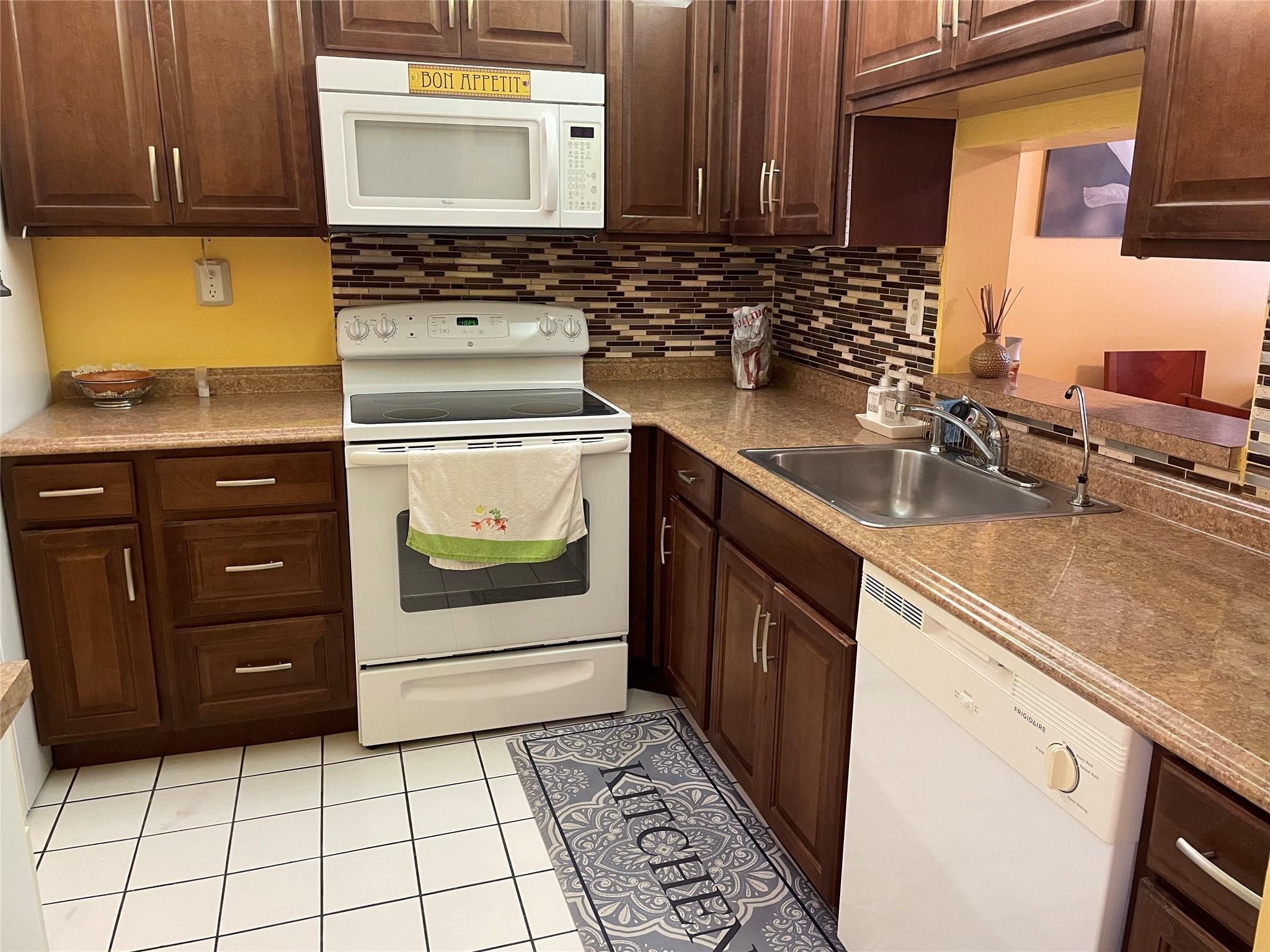 2860 Somerset Drive 311k, Lauderdale Lakes, FL 33311, Lauderdale Lakes - Photo 4