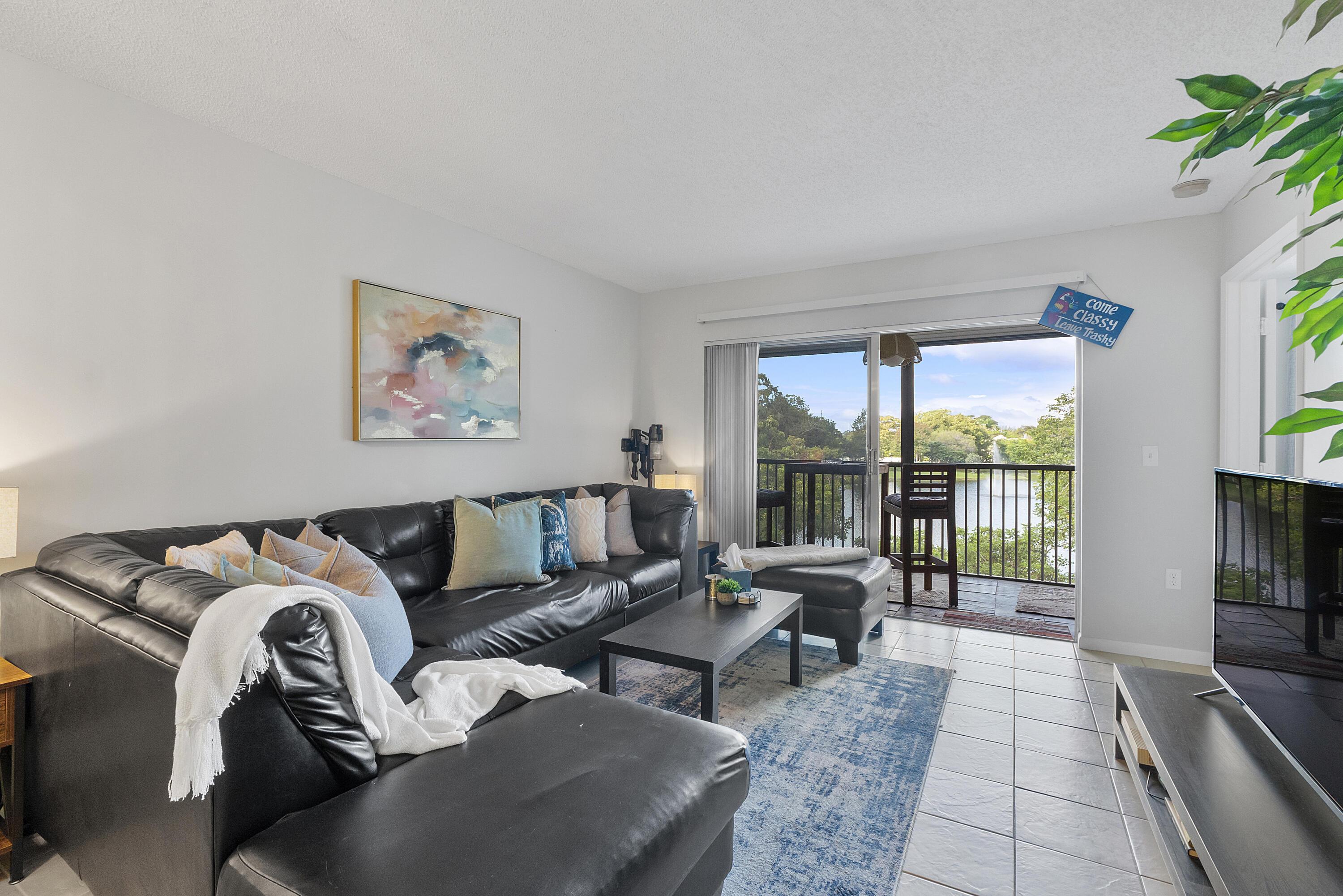 2236 N Cypress Bend Drive, Pompano Beach, FL 33069, Pompano Beach - Photo 4