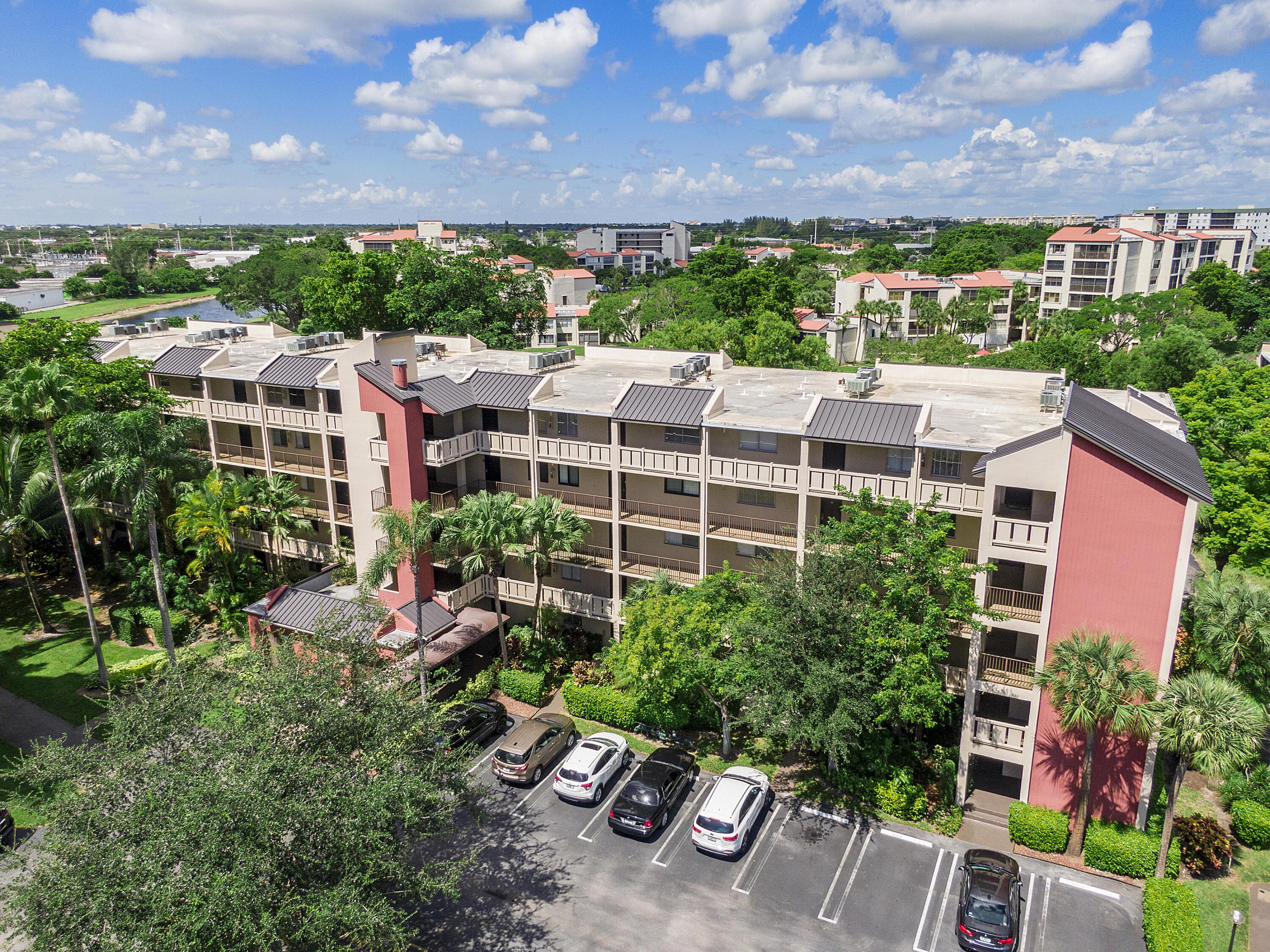 2236 N Cypress Bend Drive, Pompano Beach, FL 33069, Pompano Beach - Photo 2