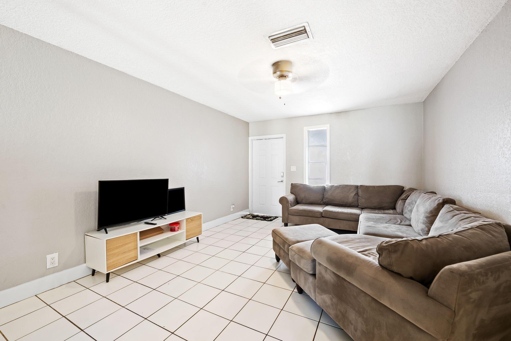 3910 NW 30th Terrace, Lauderdale Lakes, FL, Lauderdale Lakes - Photo 3