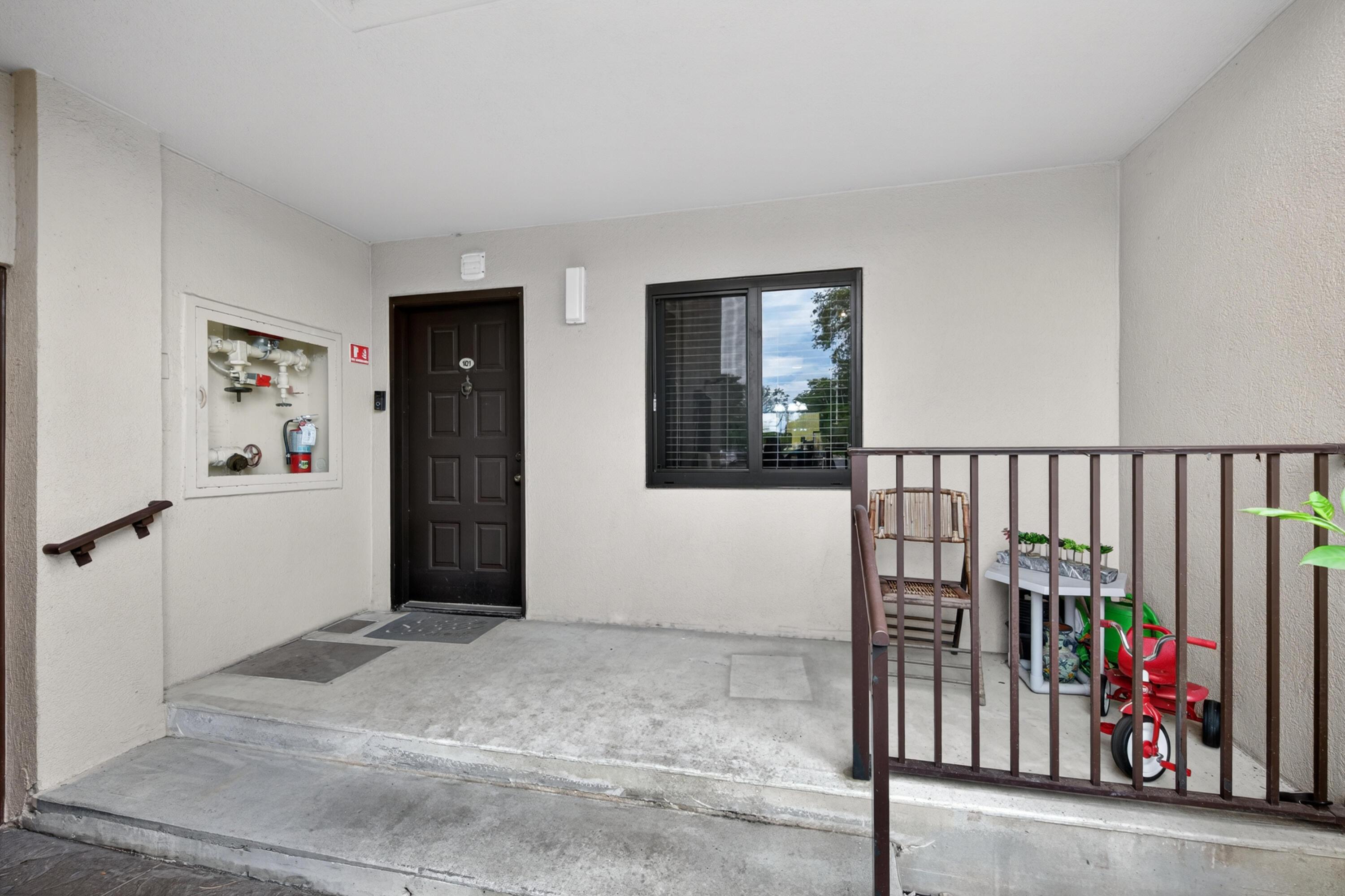 2200 S Cypress Bend Drive 101, Pompano Beach, FL 33069, Pompano Beach - Photo 4