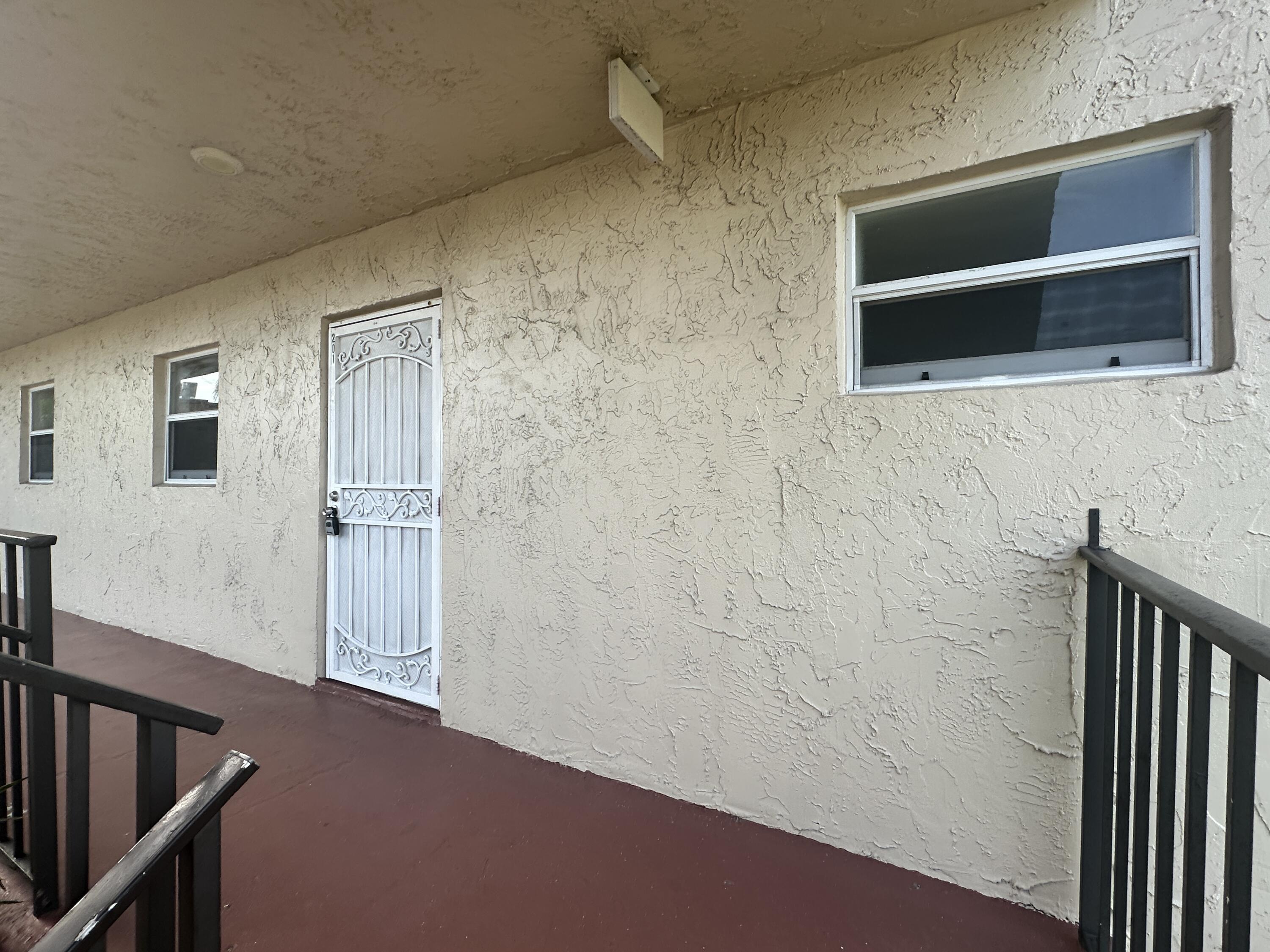 715 Lori Drive 201, Palm Springs, FL 33461, Palm Springs - Photo 4