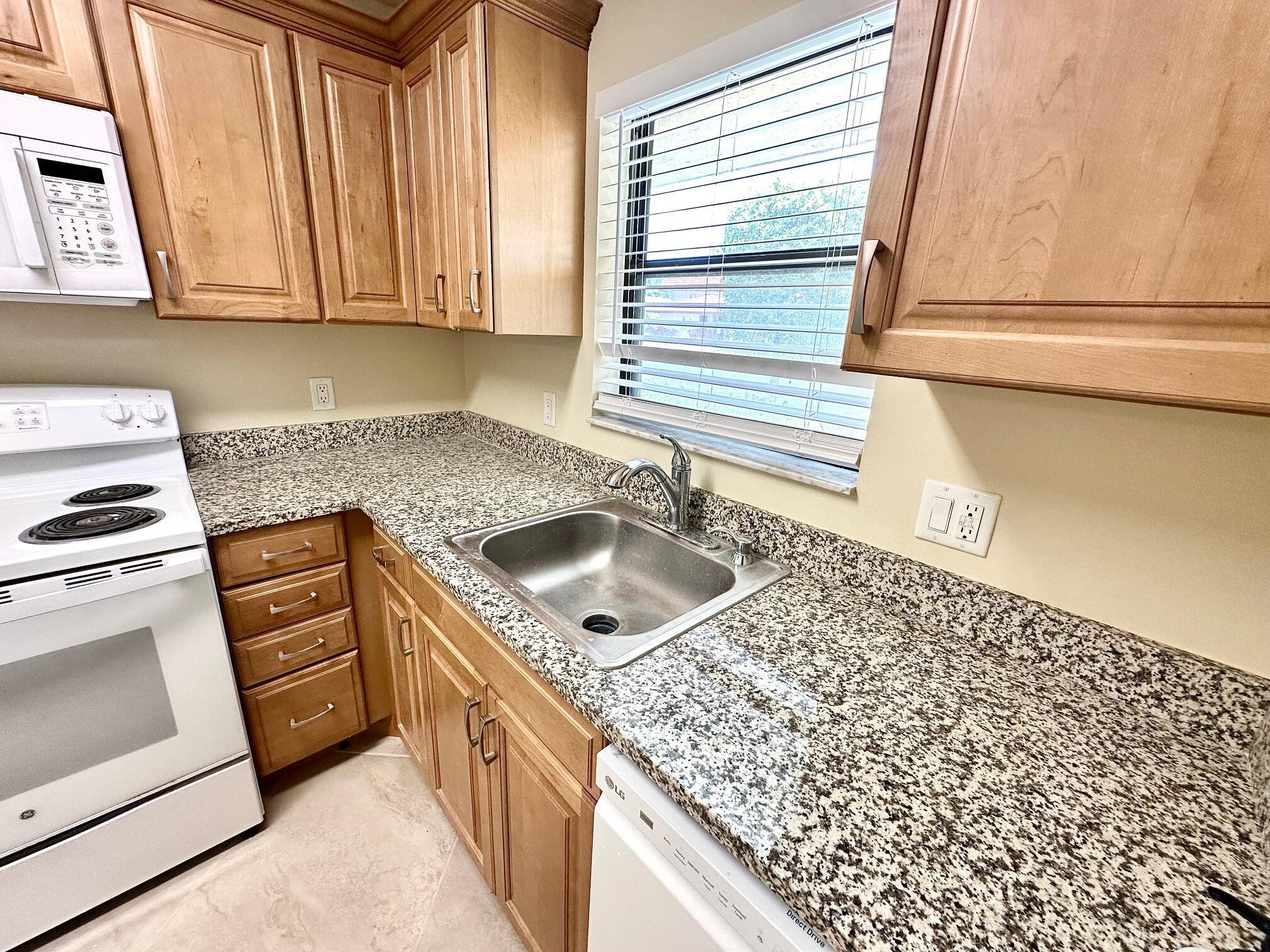 21904 Lake Forest Circle 101, Boca Raton, FL 33433, Boca Raton - Photo 2