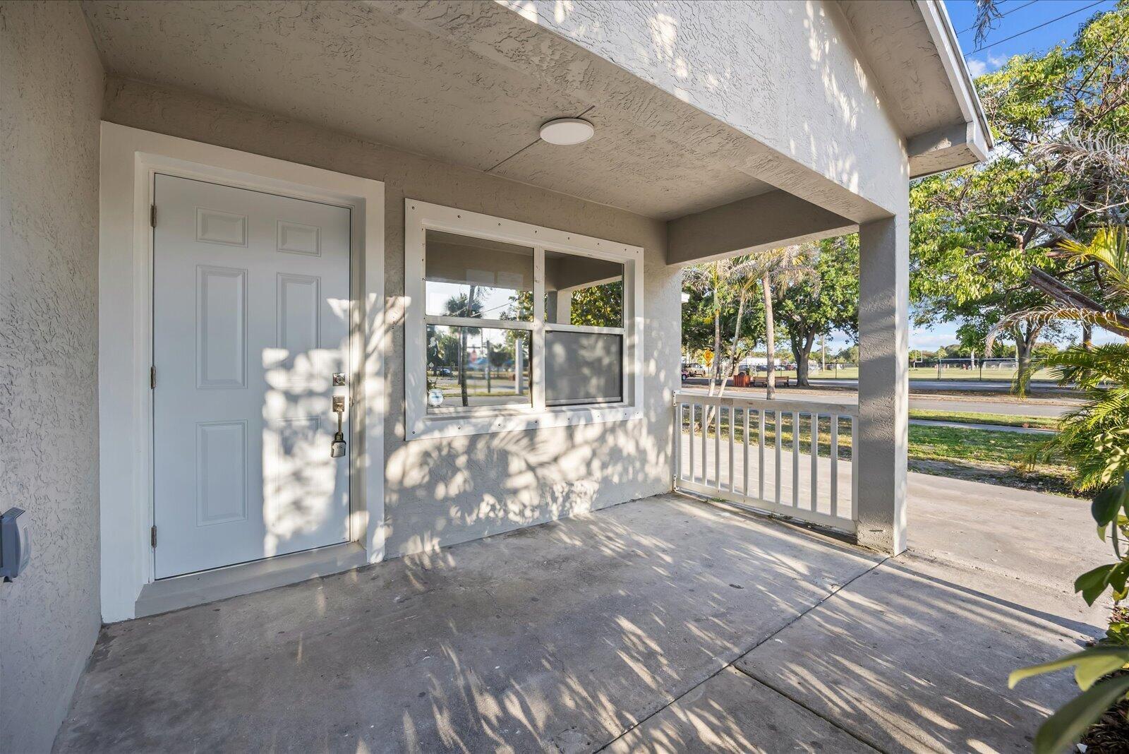 945 SE Forrest Park Drive, Stuart, FL 34994, Stuart - Photo 5