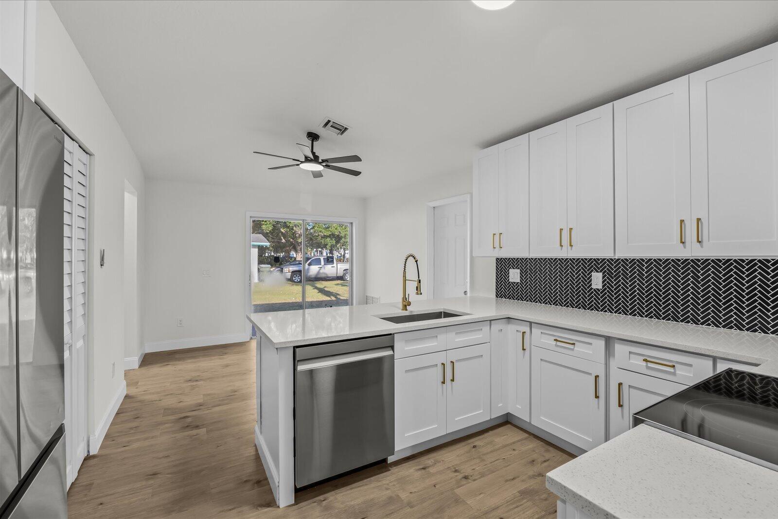 945 SE Forrest Park Drive, Stuart, FL 34994, Stuart - Photo 4