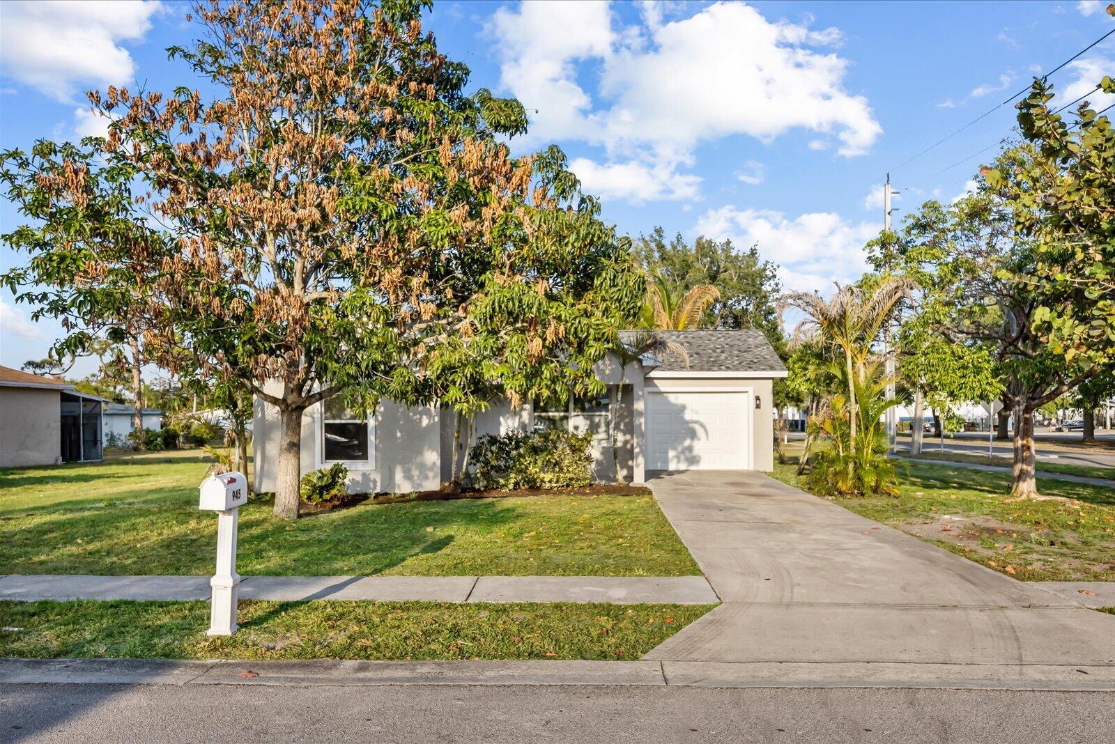 945 SE Forrest Park Drive, Stuart, FL 34994, Stuart - Photo 3