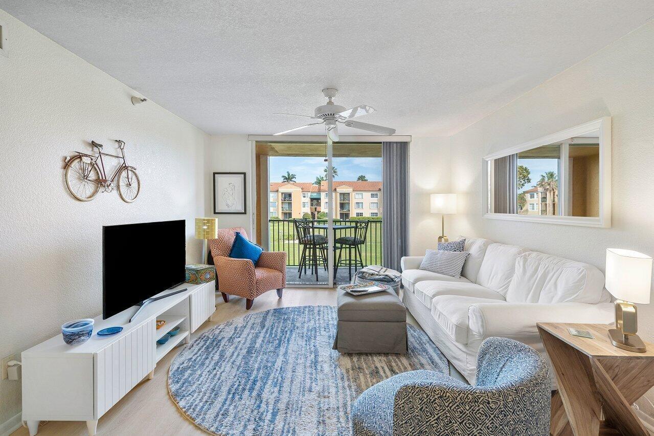 157 Yacht Club Way 206, Hypoluxo, FL 33462, Hypoluxo - Photo 3