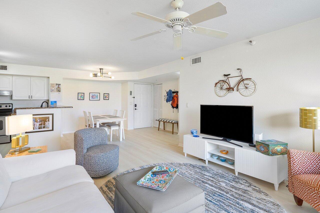 157 Yacht Club Way 206, Hypoluxo, FL 33462, Hypoluxo - Photo 4