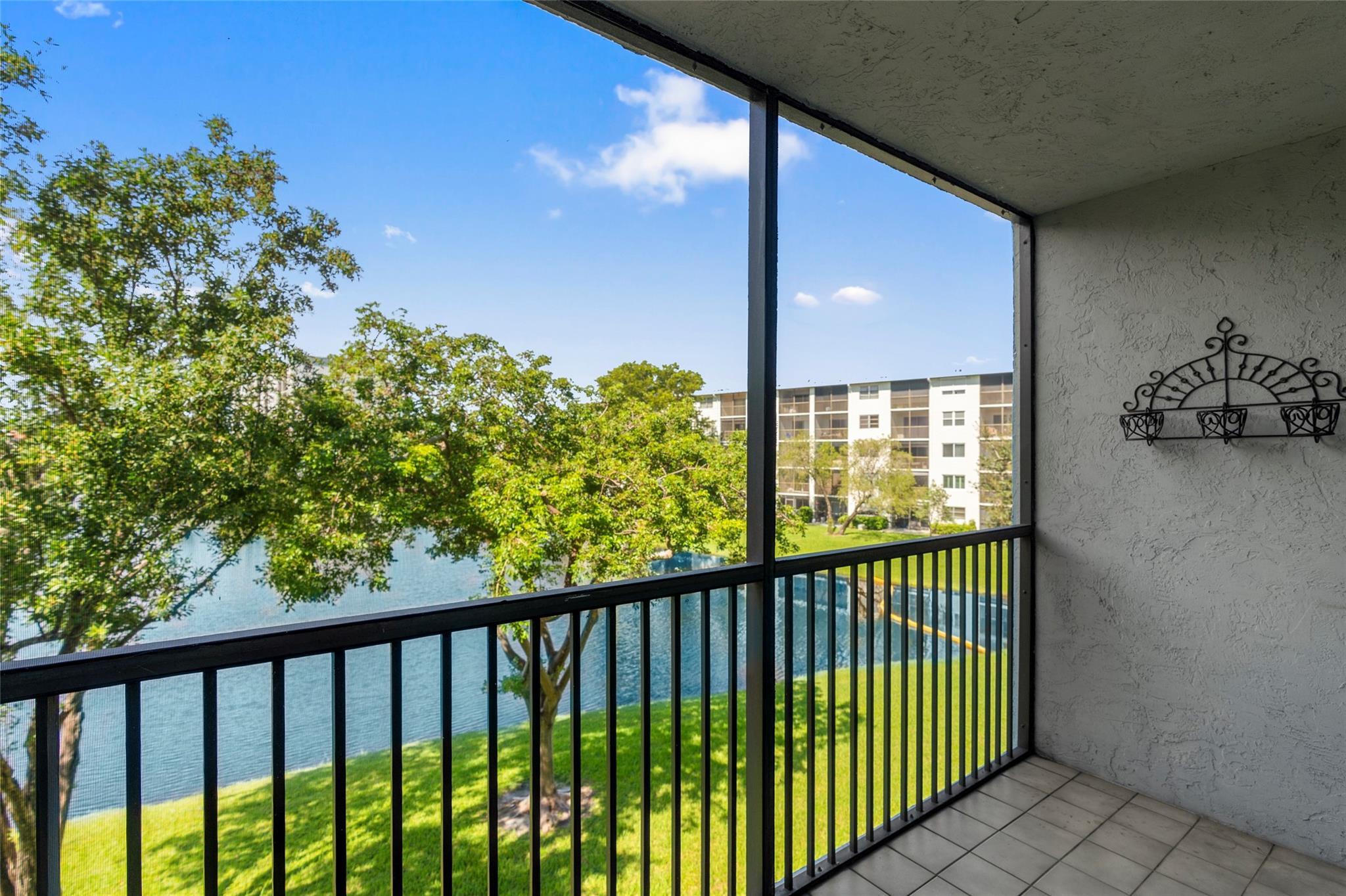 2226 N Cypress Bend Drive 308, Pompano Beach, FL 33069, Pompano Beach - Photo 2