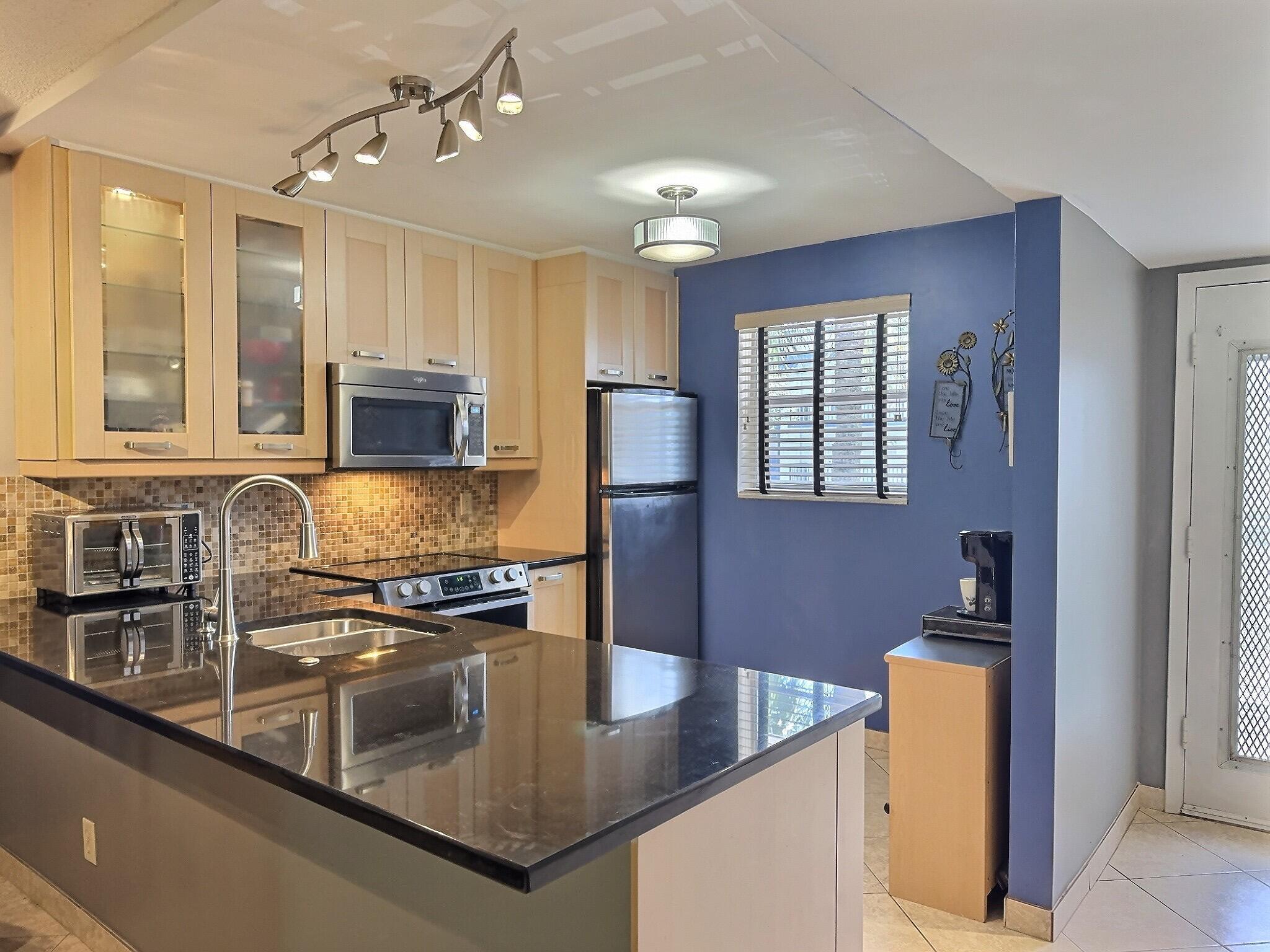3150 Holiday Springs Boulevard 8-204, Margate, FL 33063, Margate - Photo 5