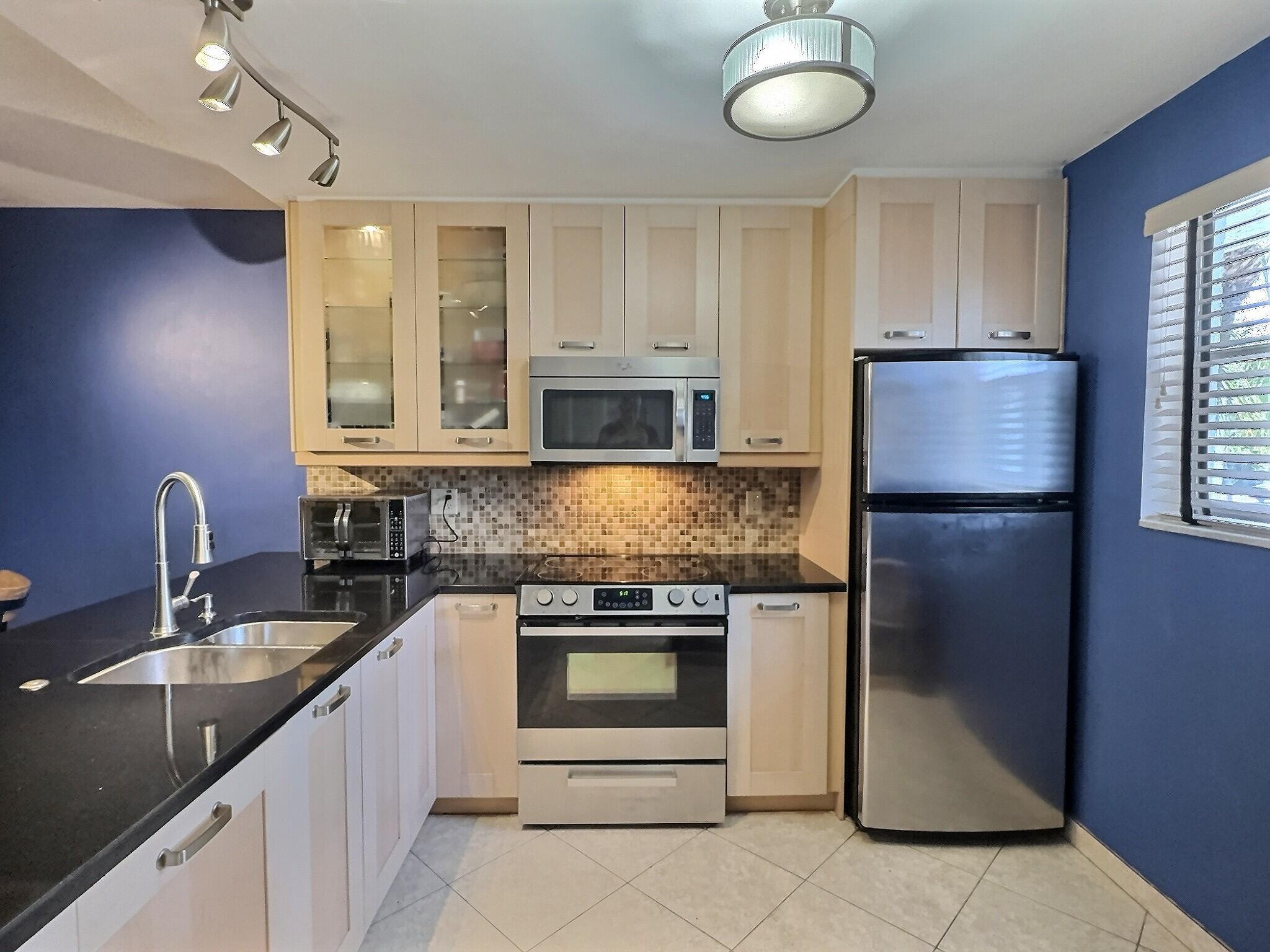 3150 Holiday Springs Boulevard 8-204, Margate, FL 33063, Margate - Photo 3