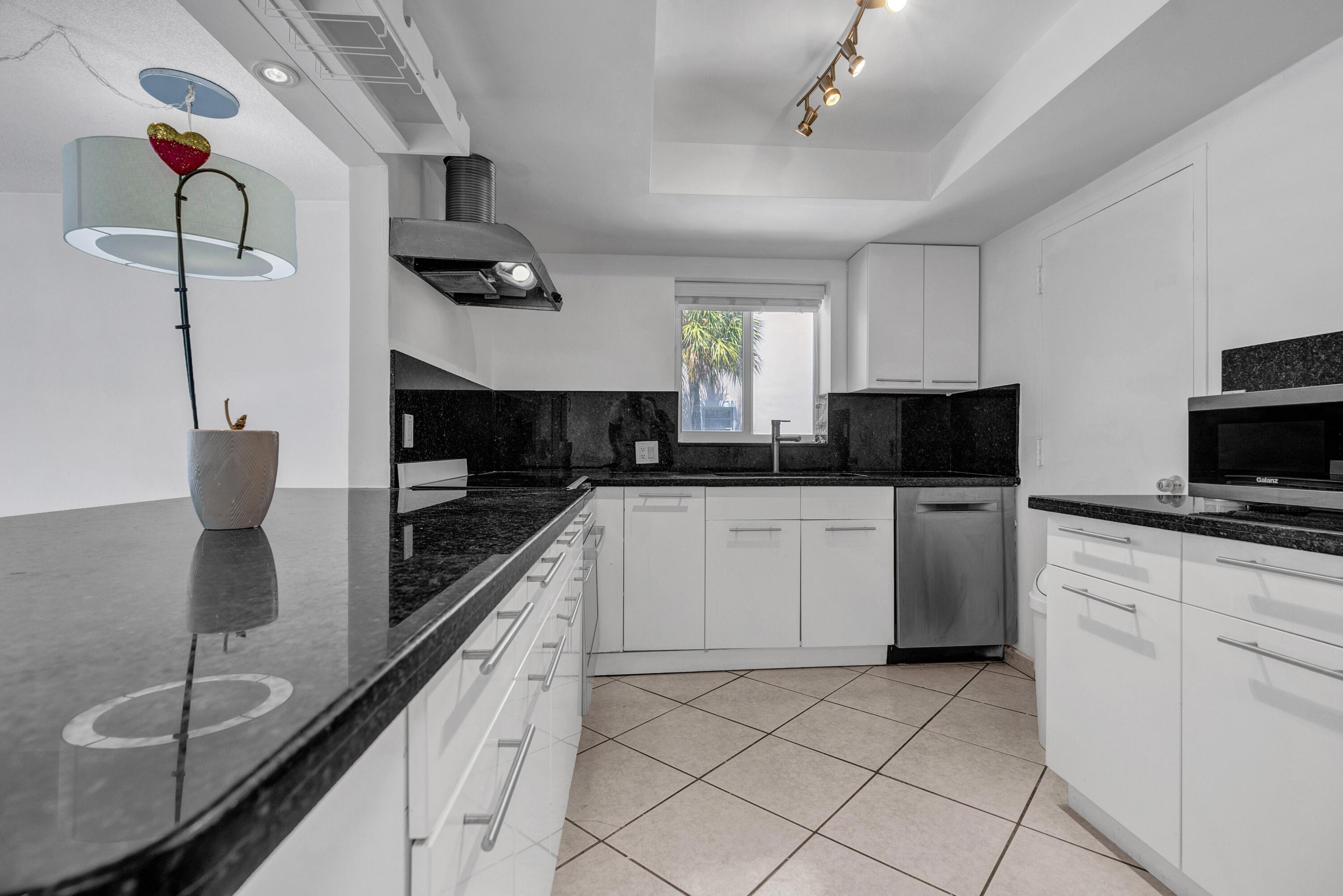 1965 S Ocean Boulevard 202, Lauderdale-By-The-Sea, FL 33062, Lauderdale-By-The-Sea - Photo 5