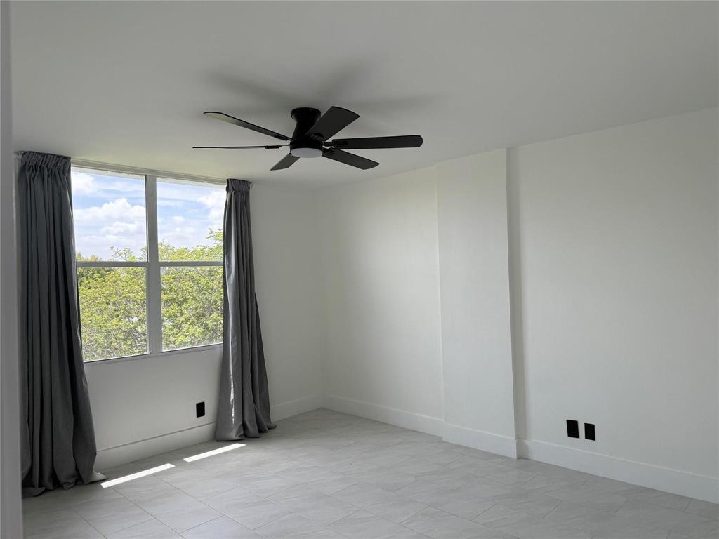 112 Royal Park Drive 4b, Oakland Park, FL 33309, Oakland Park - Photo 5