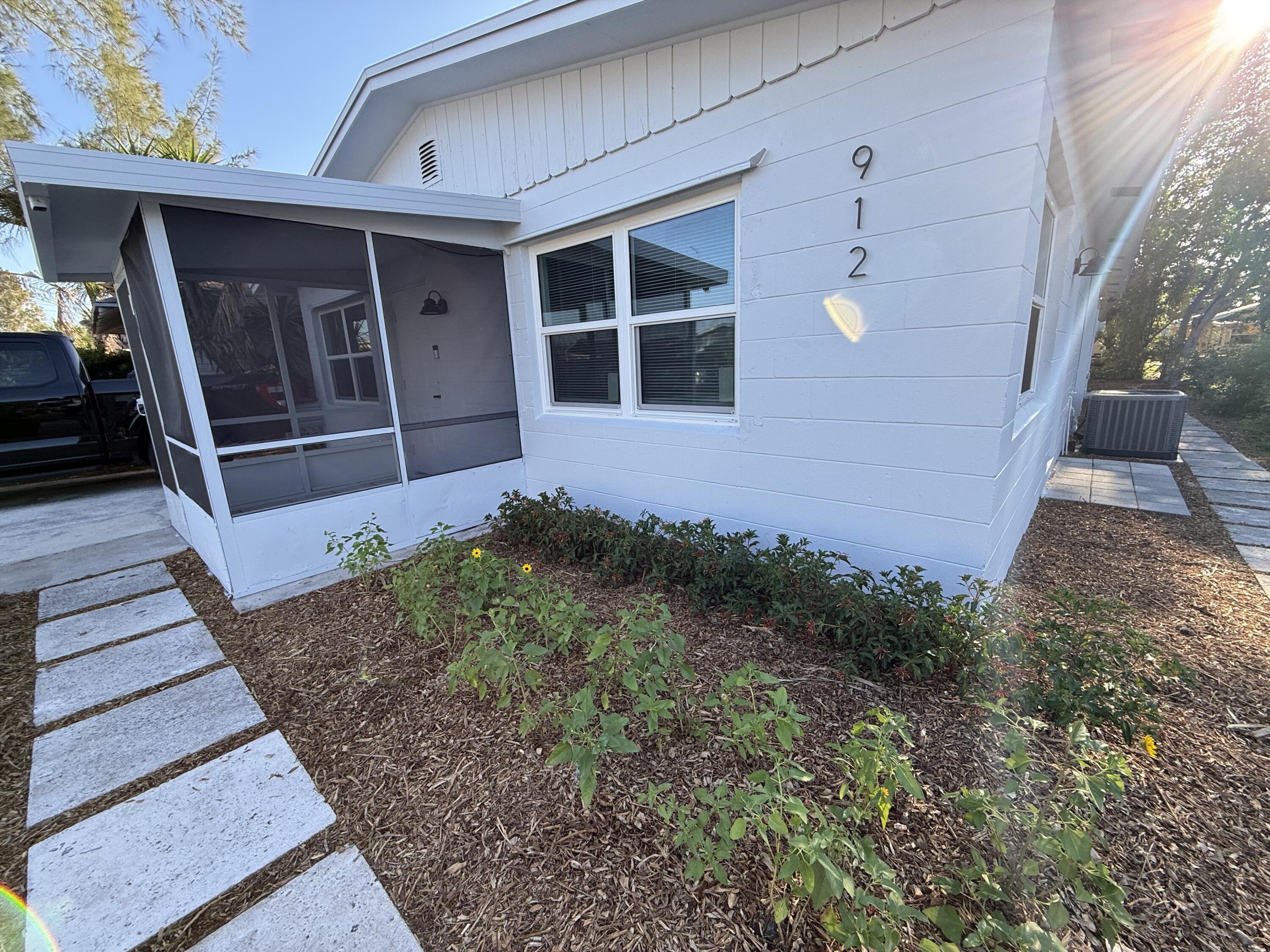 912 SE Tarpon Avenue, Stuart, FL 34994, Stuart - Photo 2