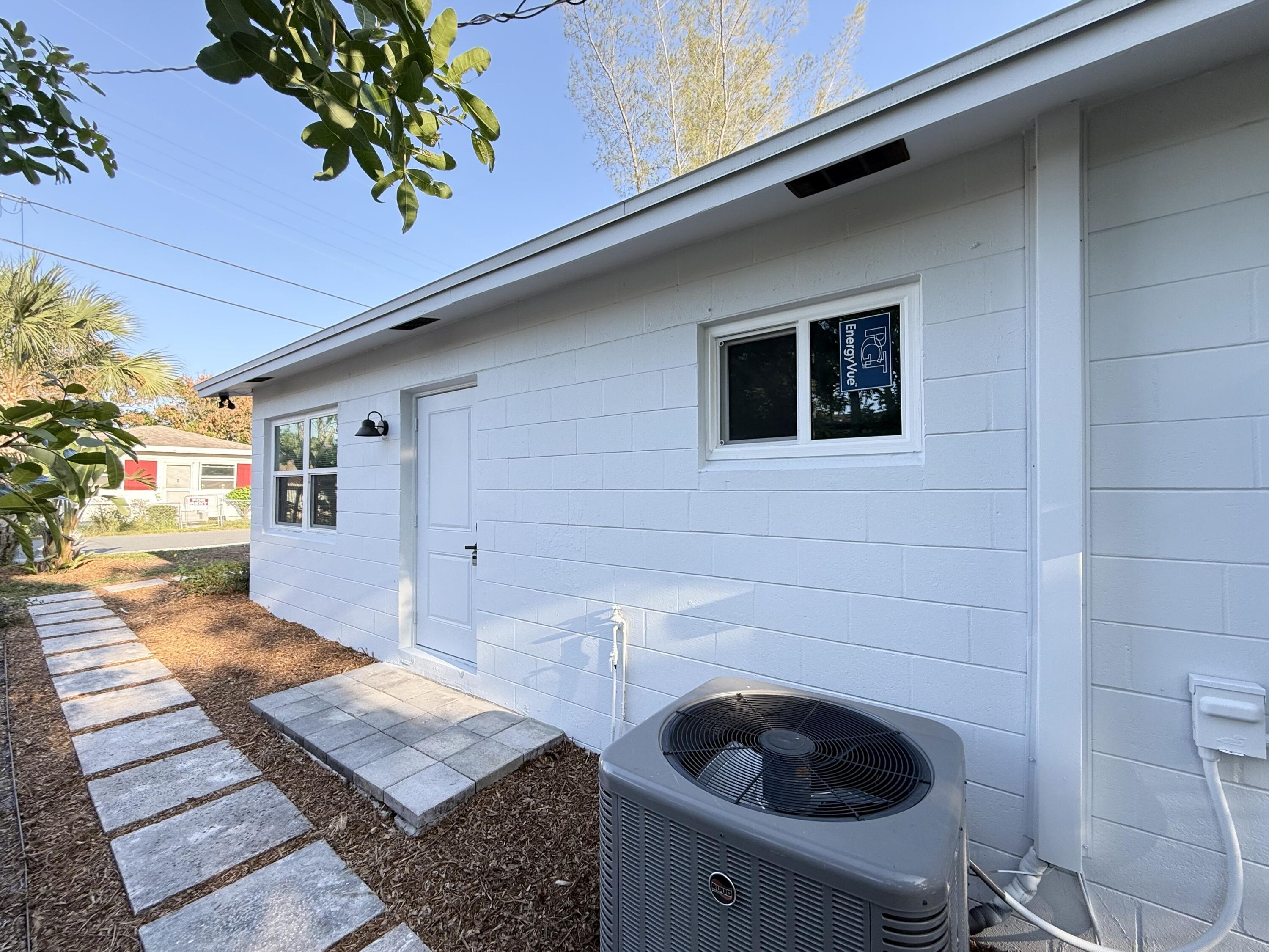912 SE Tarpon Avenue, Stuart, FL 34994, Stuart - Photo 3