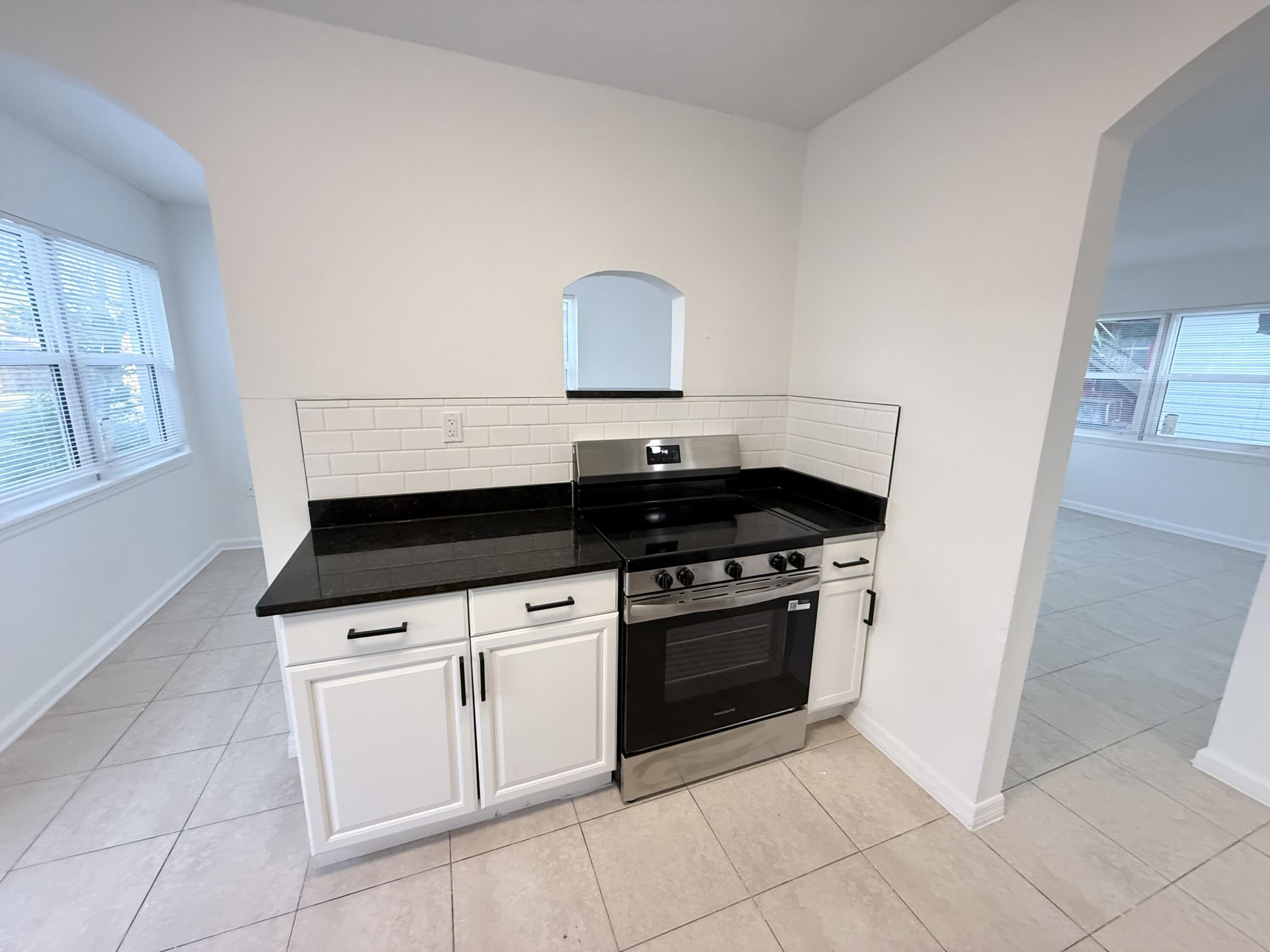 912 SE Tarpon Avenue, Stuart, FL 34994, Stuart - Photo 5