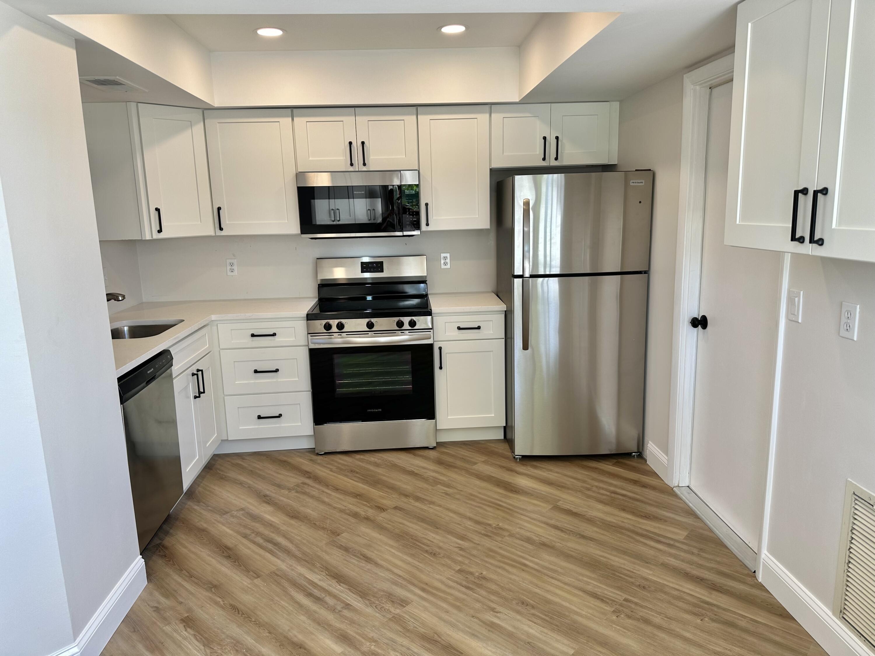 124 Stillwater Circle, Jupiter, FL 33458, Jupiter - Photo 2